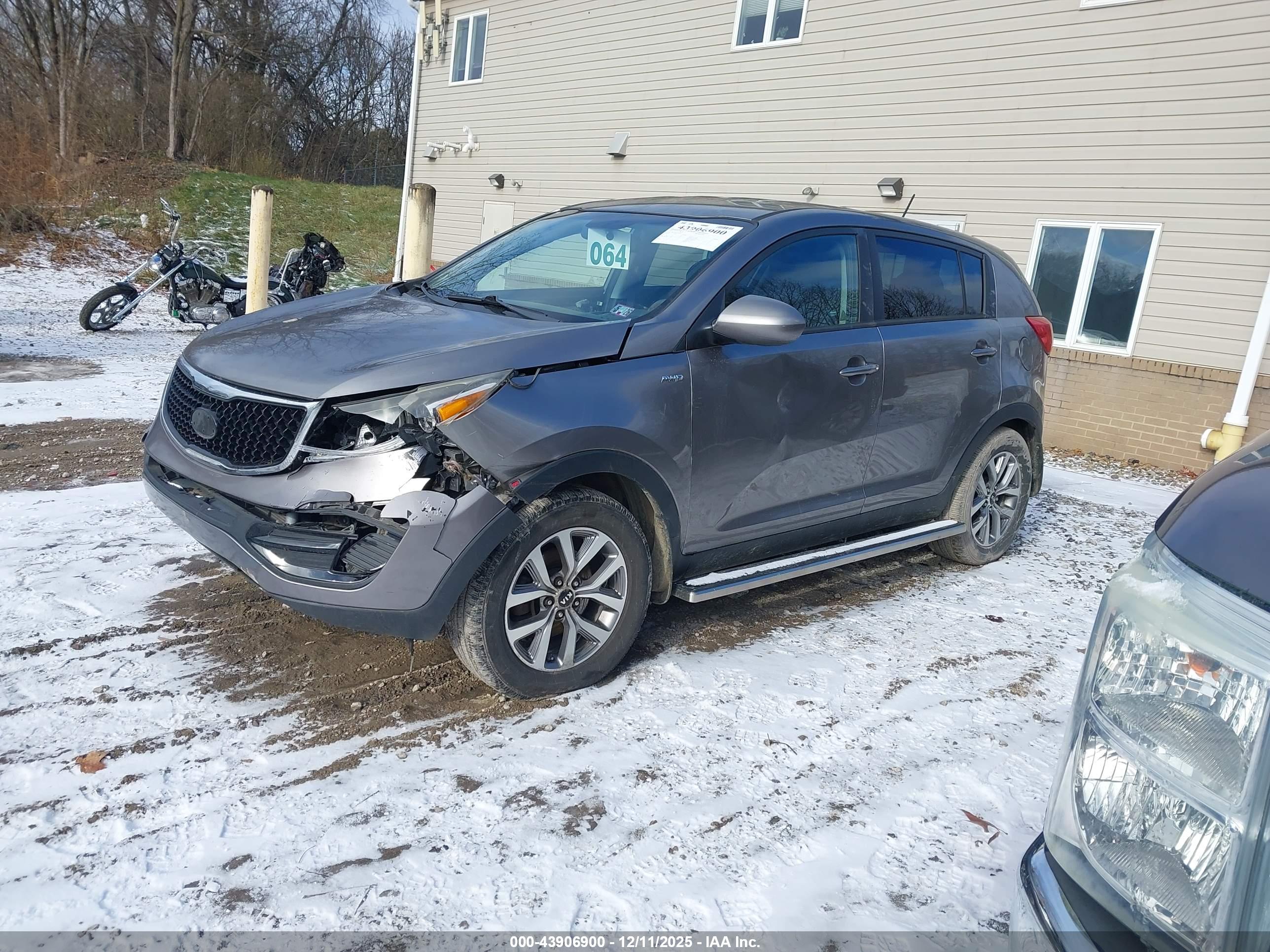 KIA SPORTAGE image 2