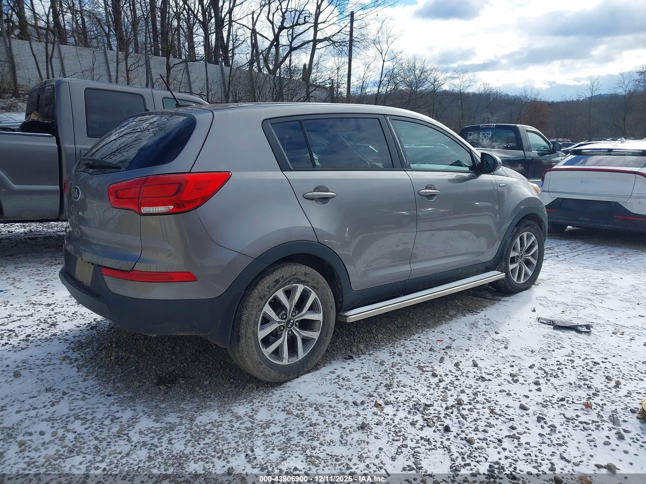 KIA SPORTAGE image 4