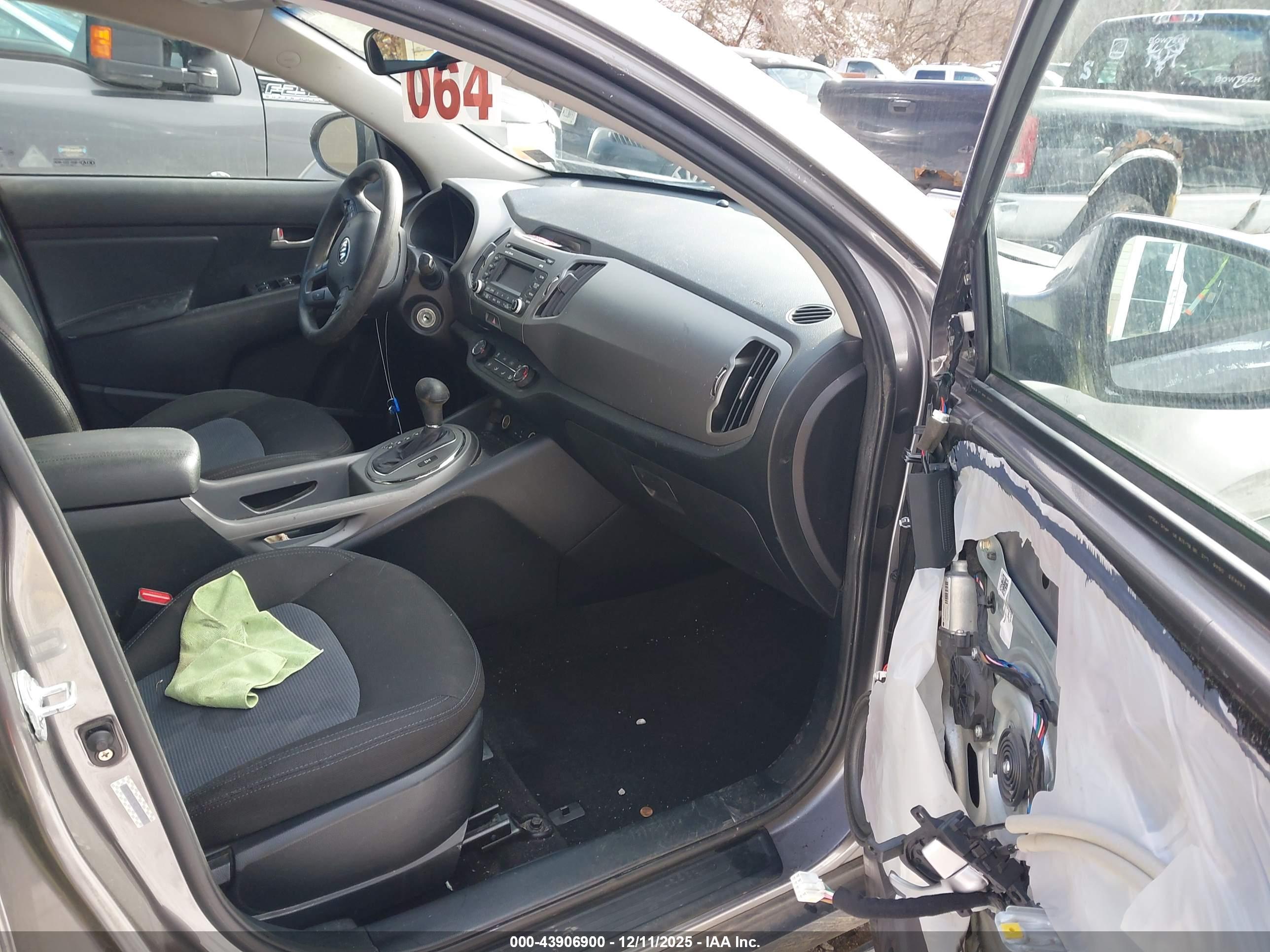 KIA SPORTAGE image 5