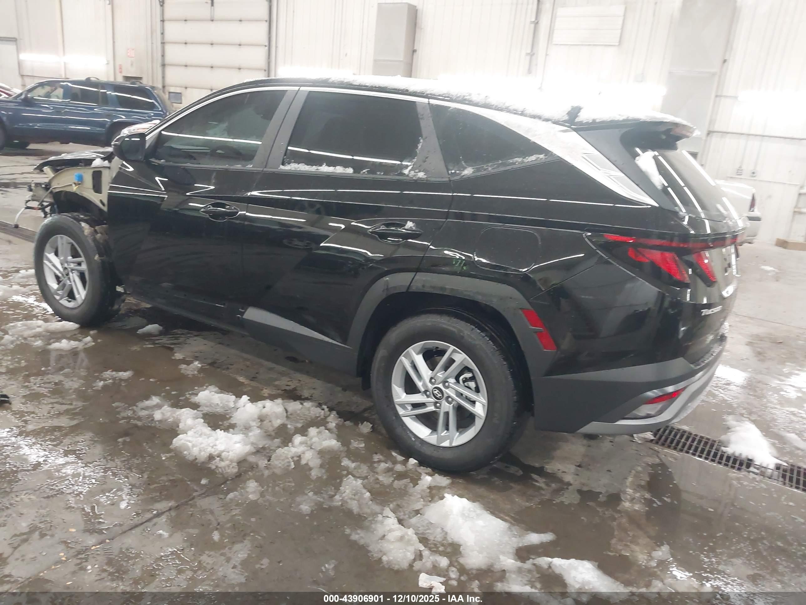 HYUNDAI TUCSON image 3