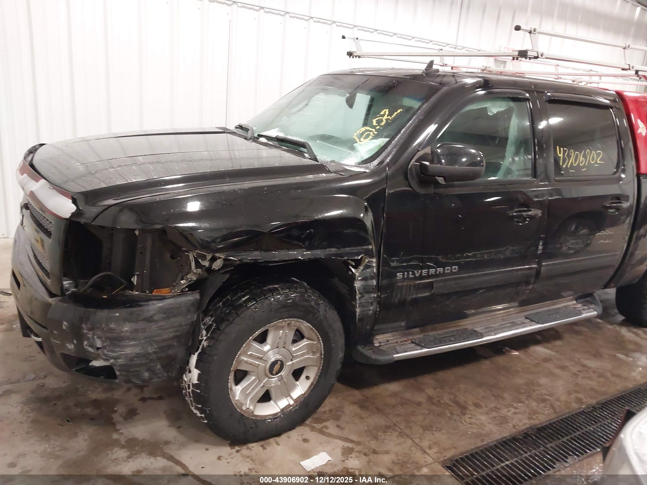 CHEVROLET SILVERADO image 6