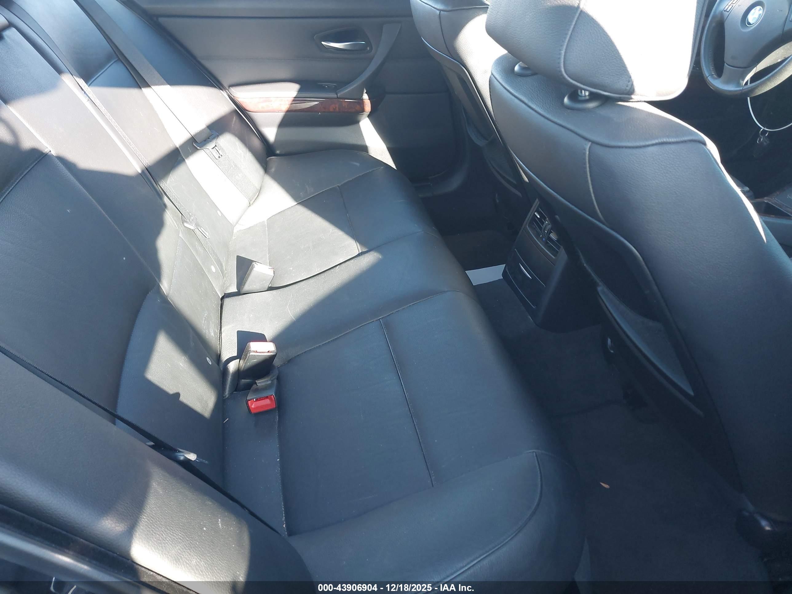 BMW 328XI image 8