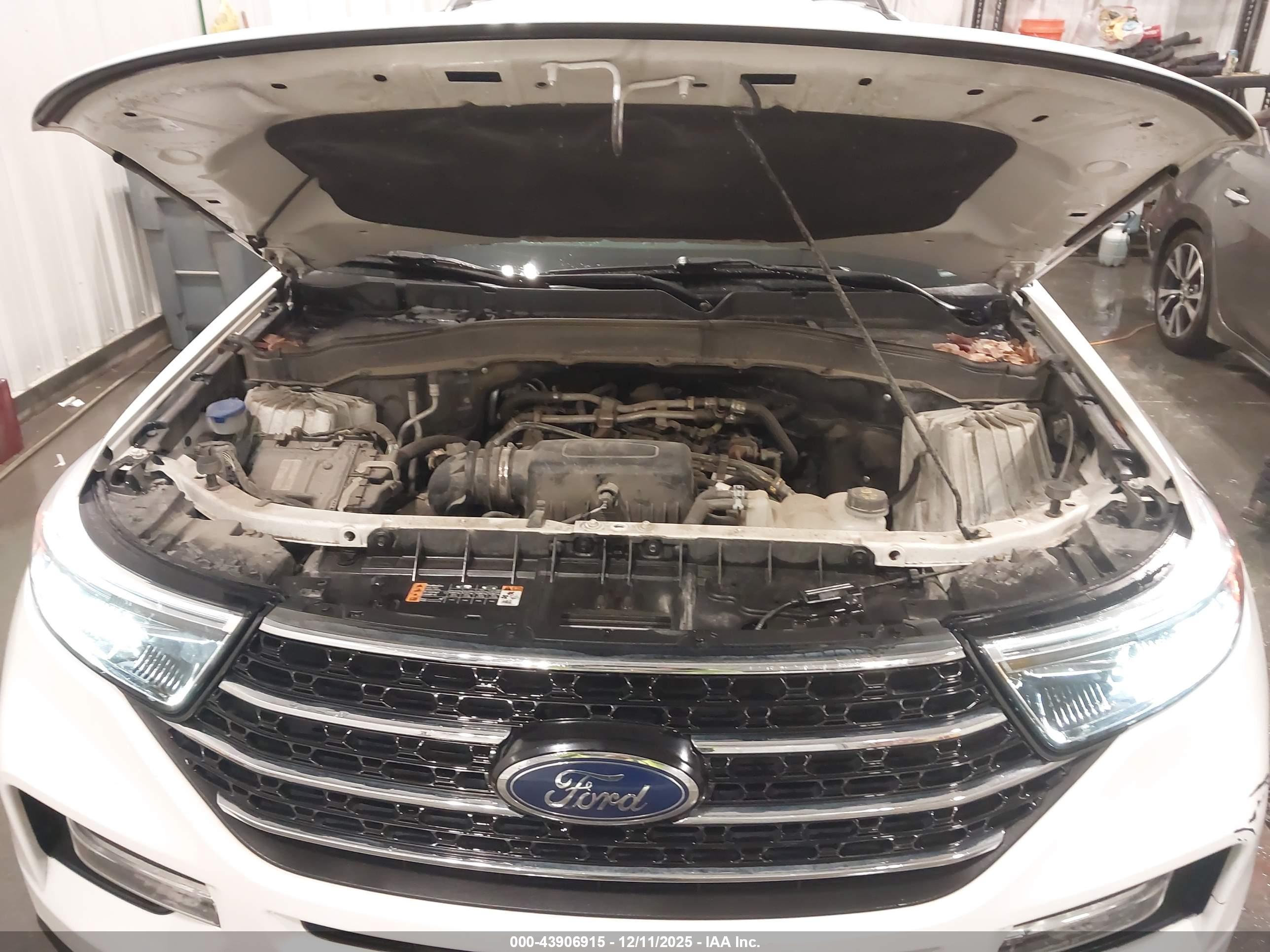 FORD EXPLORER image 10