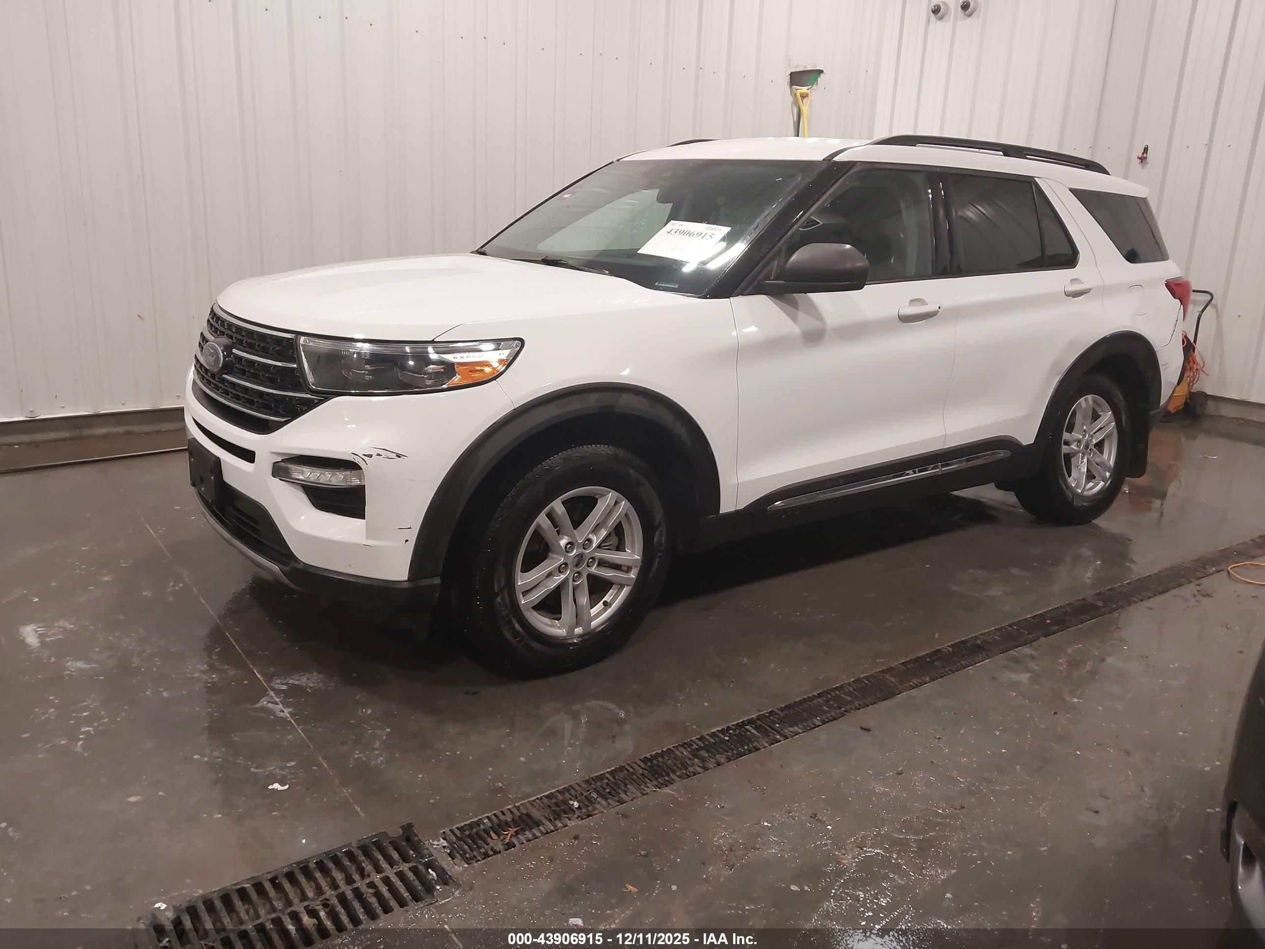 FORD EXPLORER image 2