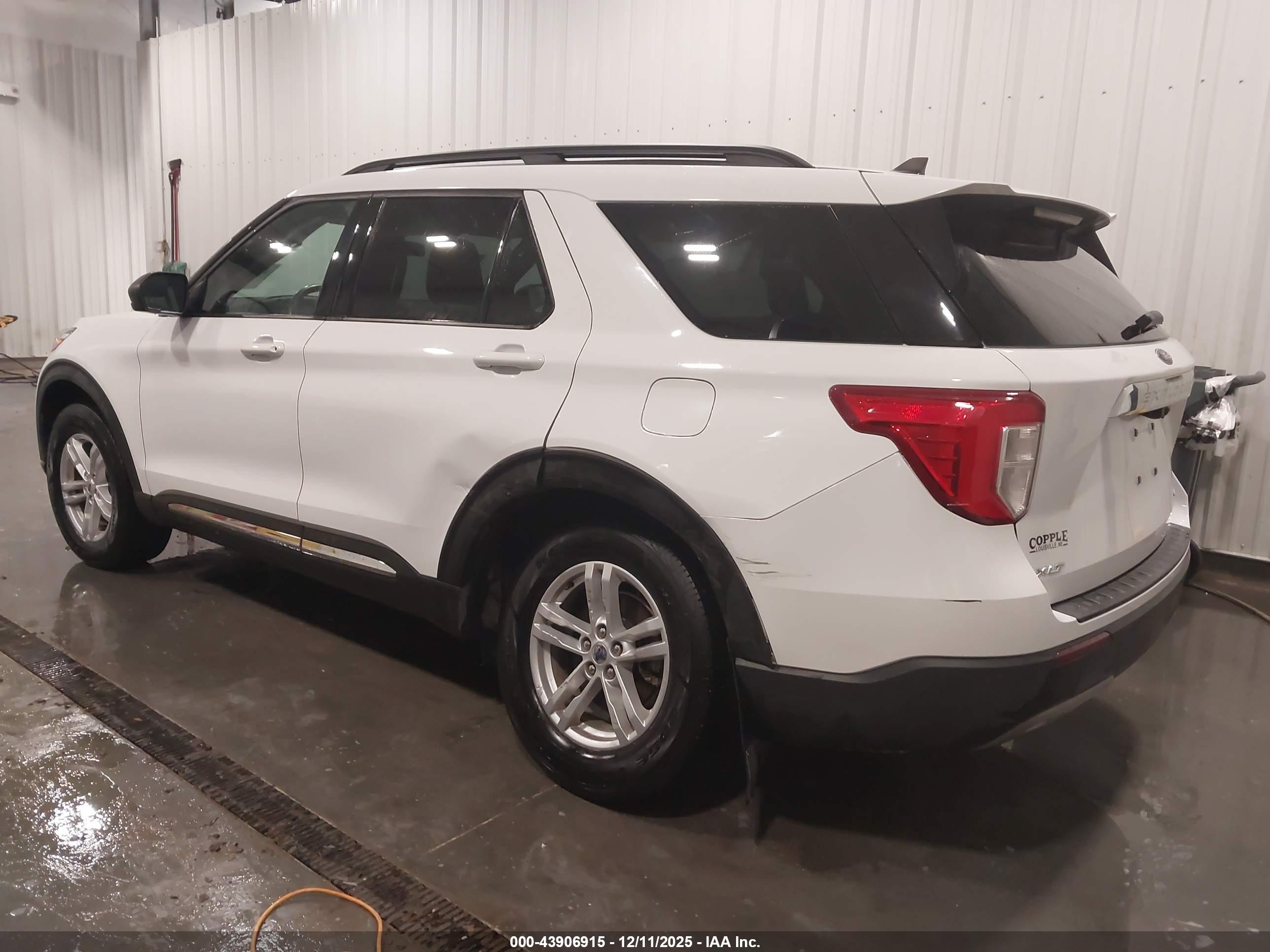 FORD EXPLORER image 6