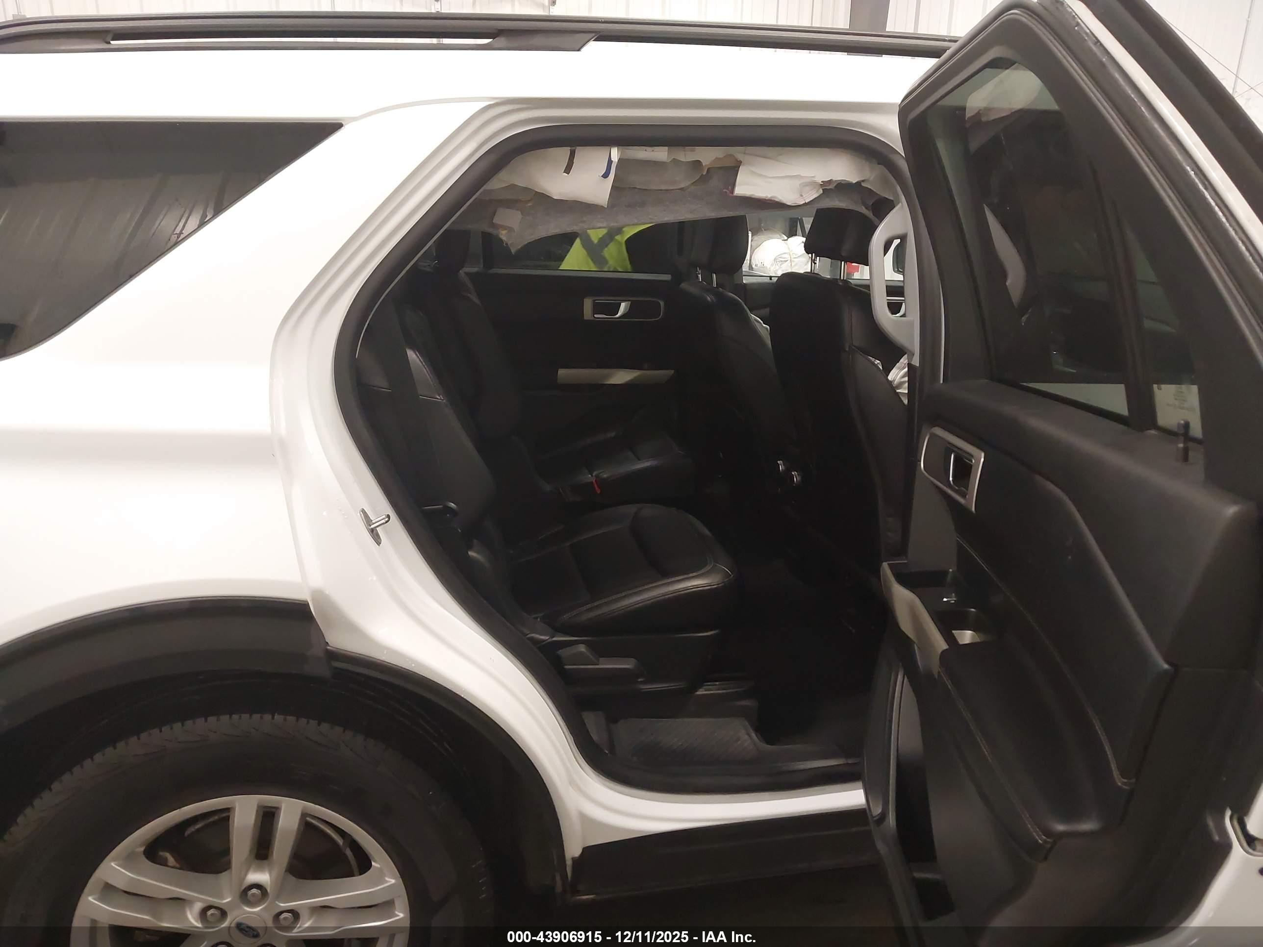 FORD EXPLORER image 8