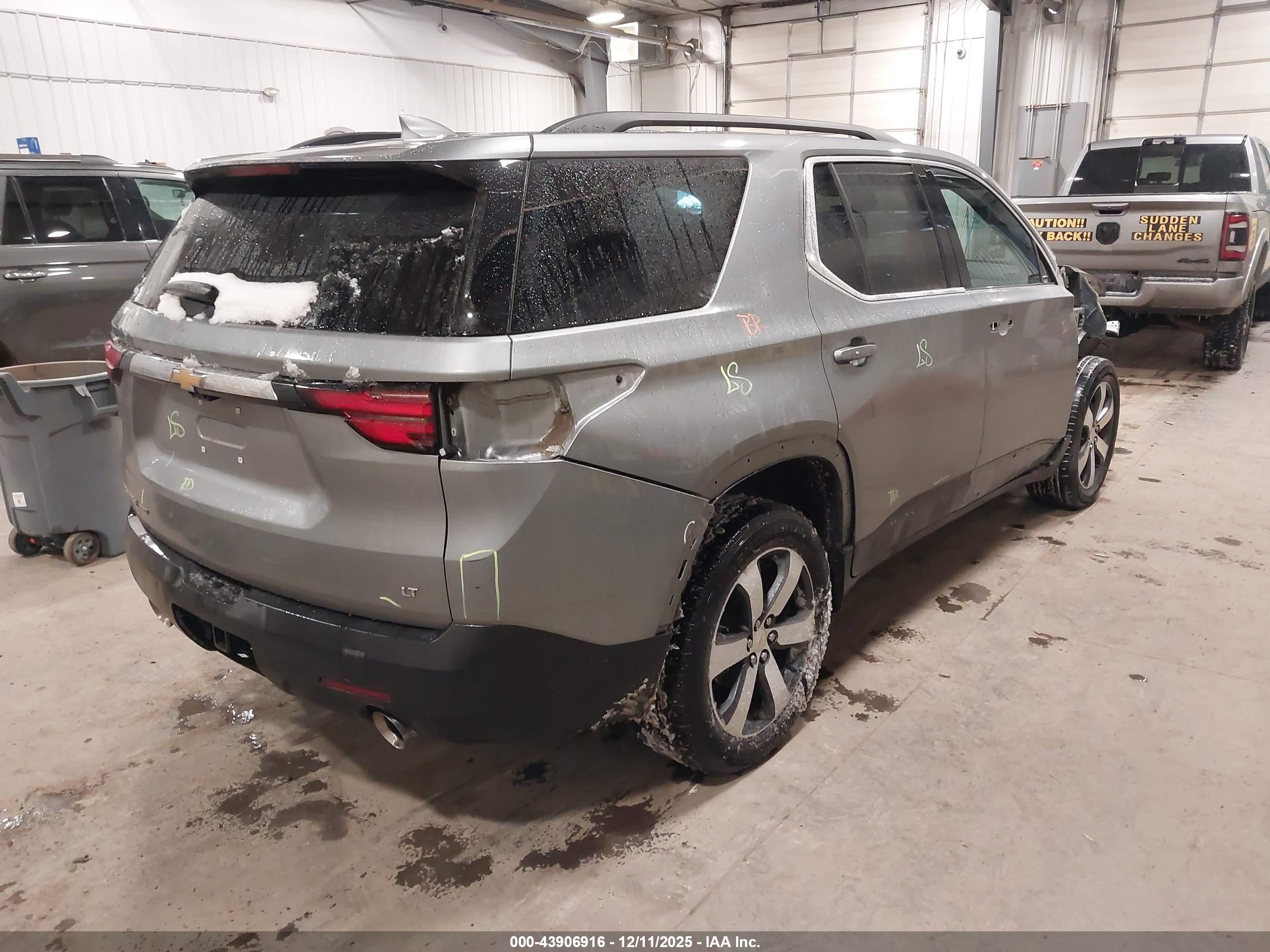 CHEVROLET TRAVERSE image 4