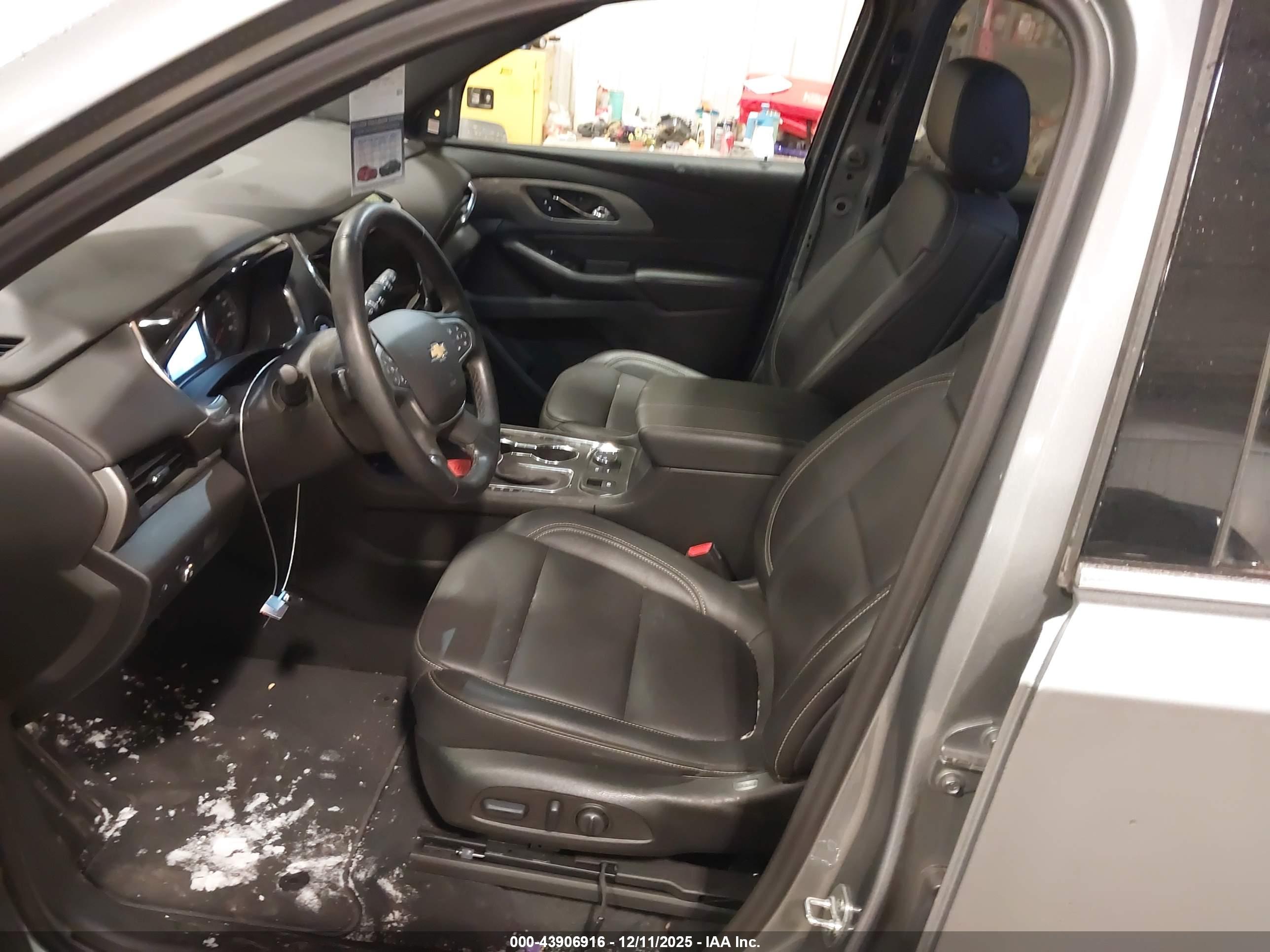 CHEVROLET TRAVERSE image 5