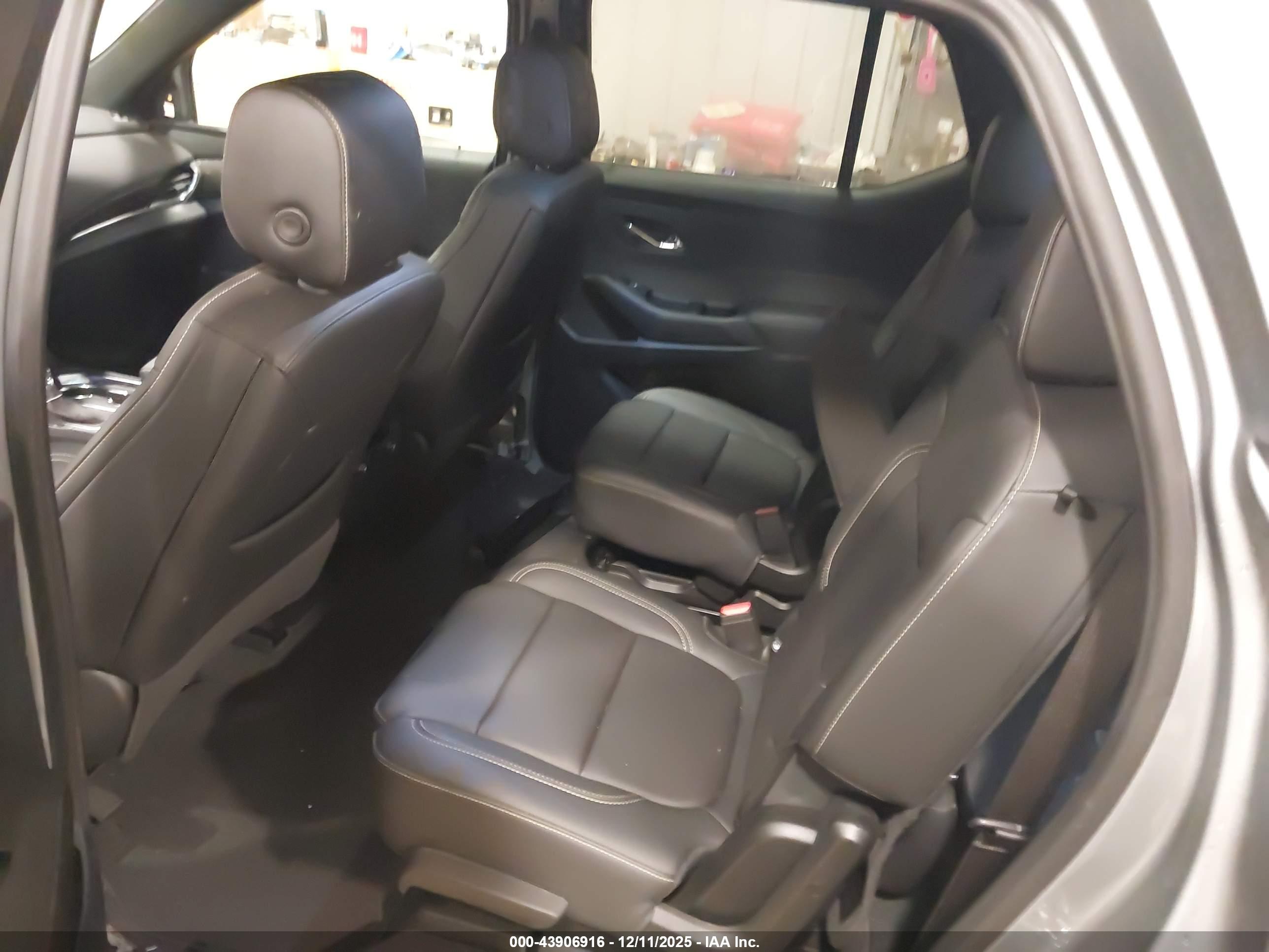 CHEVROLET TRAVERSE image 8