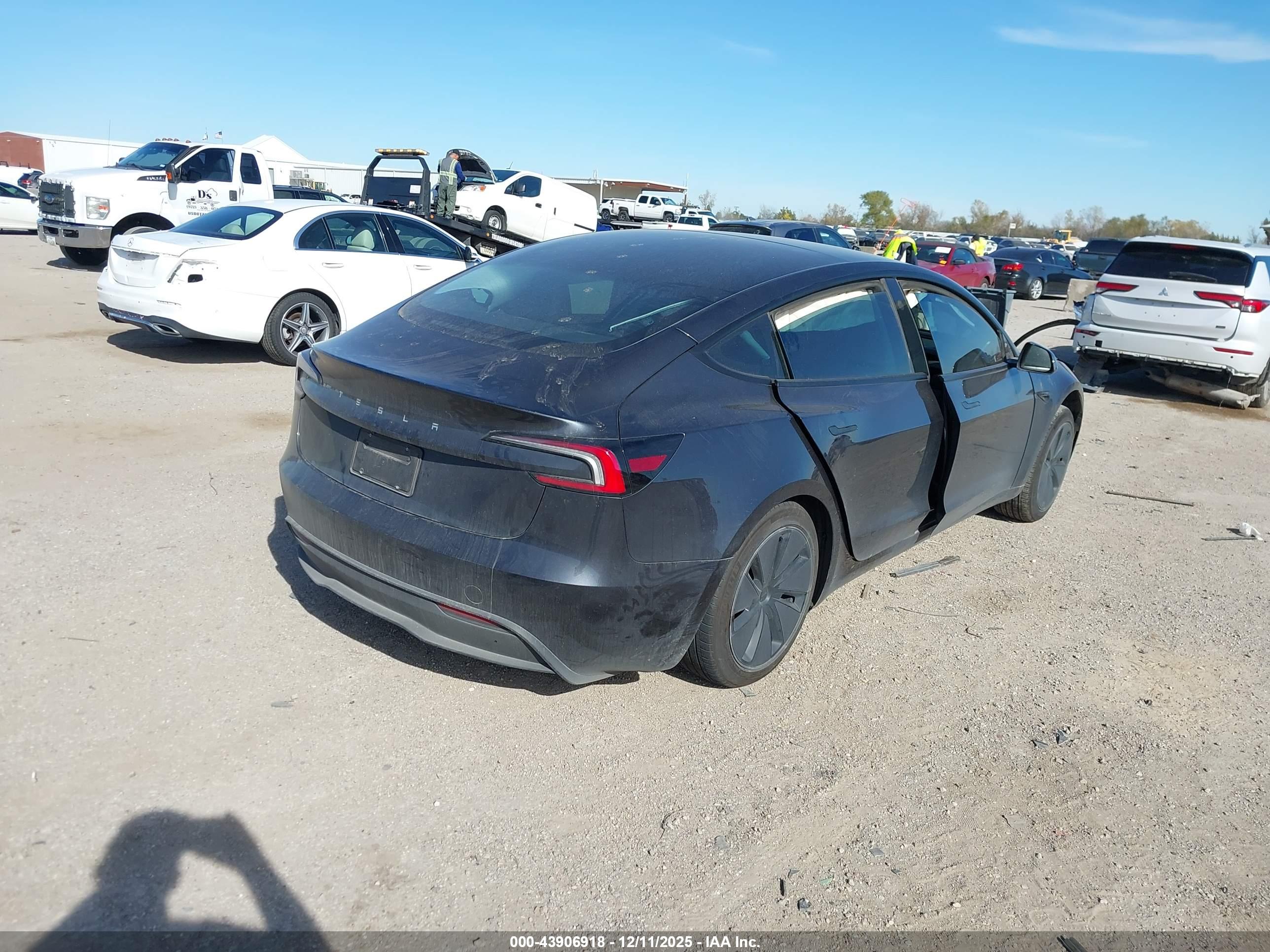 TESLA MODEL image 4