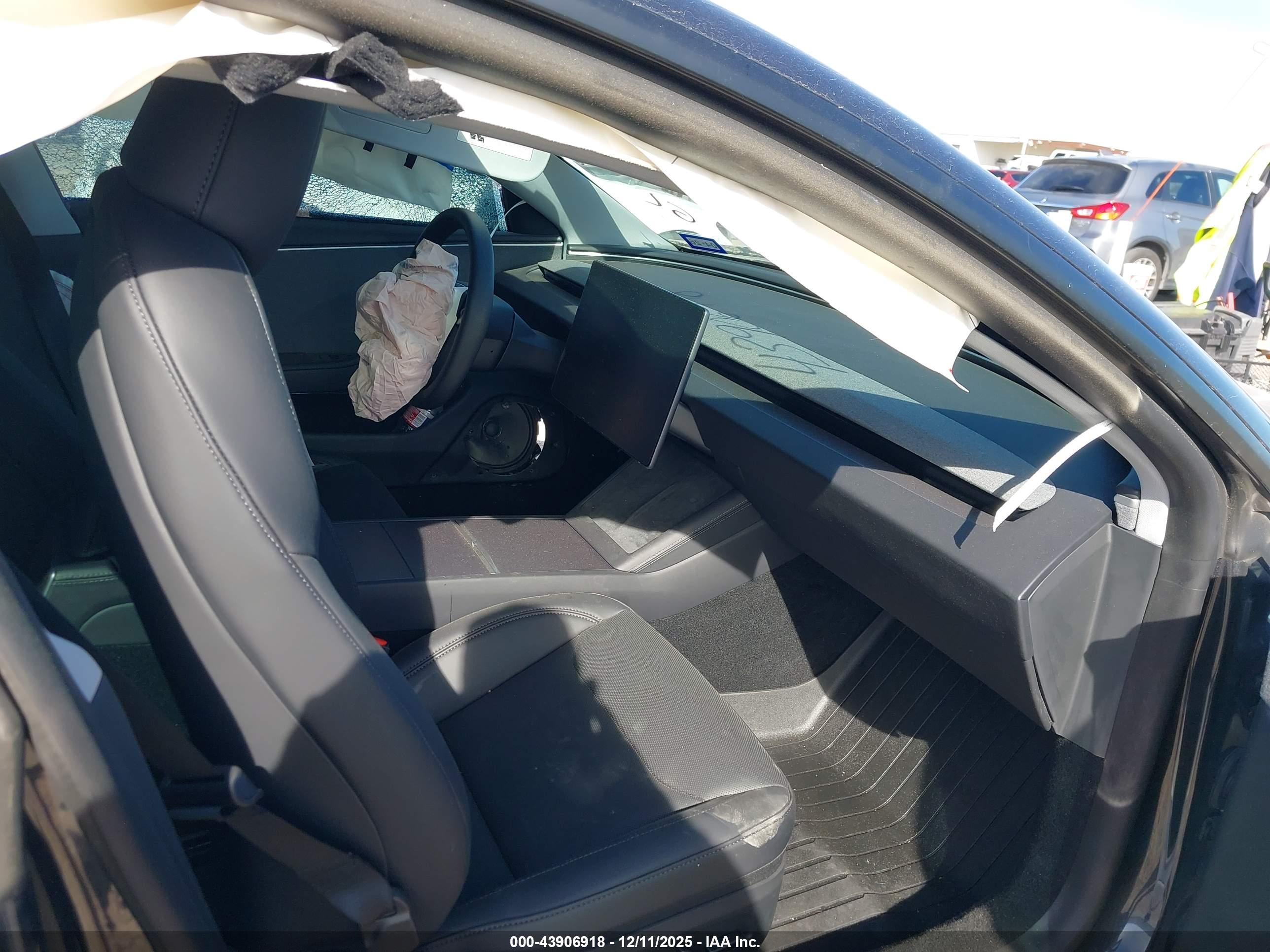 TESLA MODEL image 5