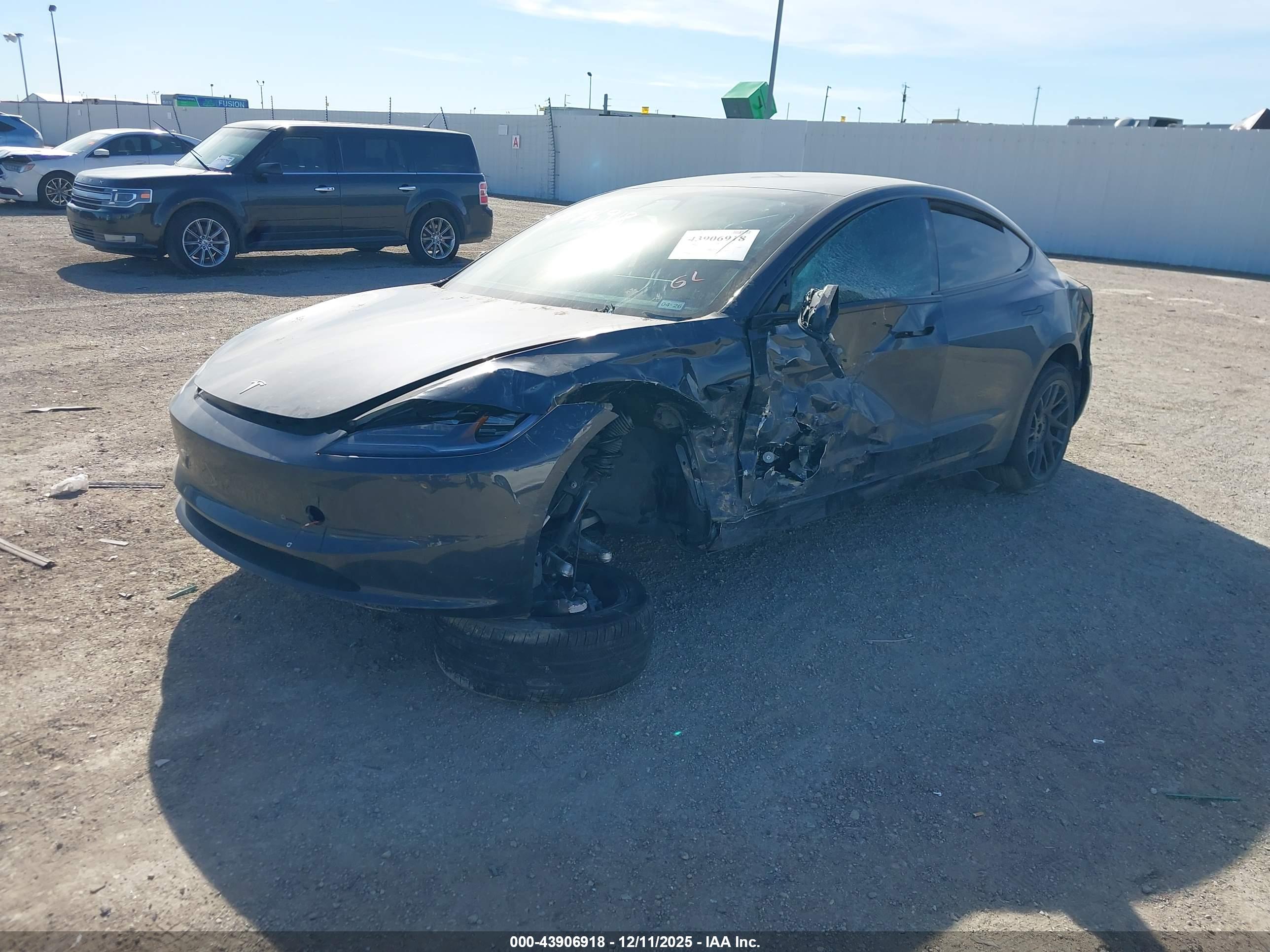 TESLA MODEL image 6