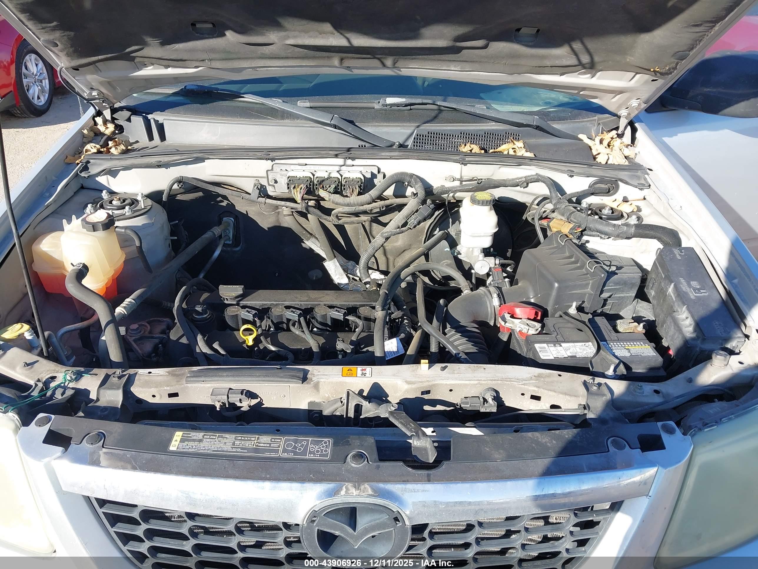 MAZDA TRIBUTE image 10