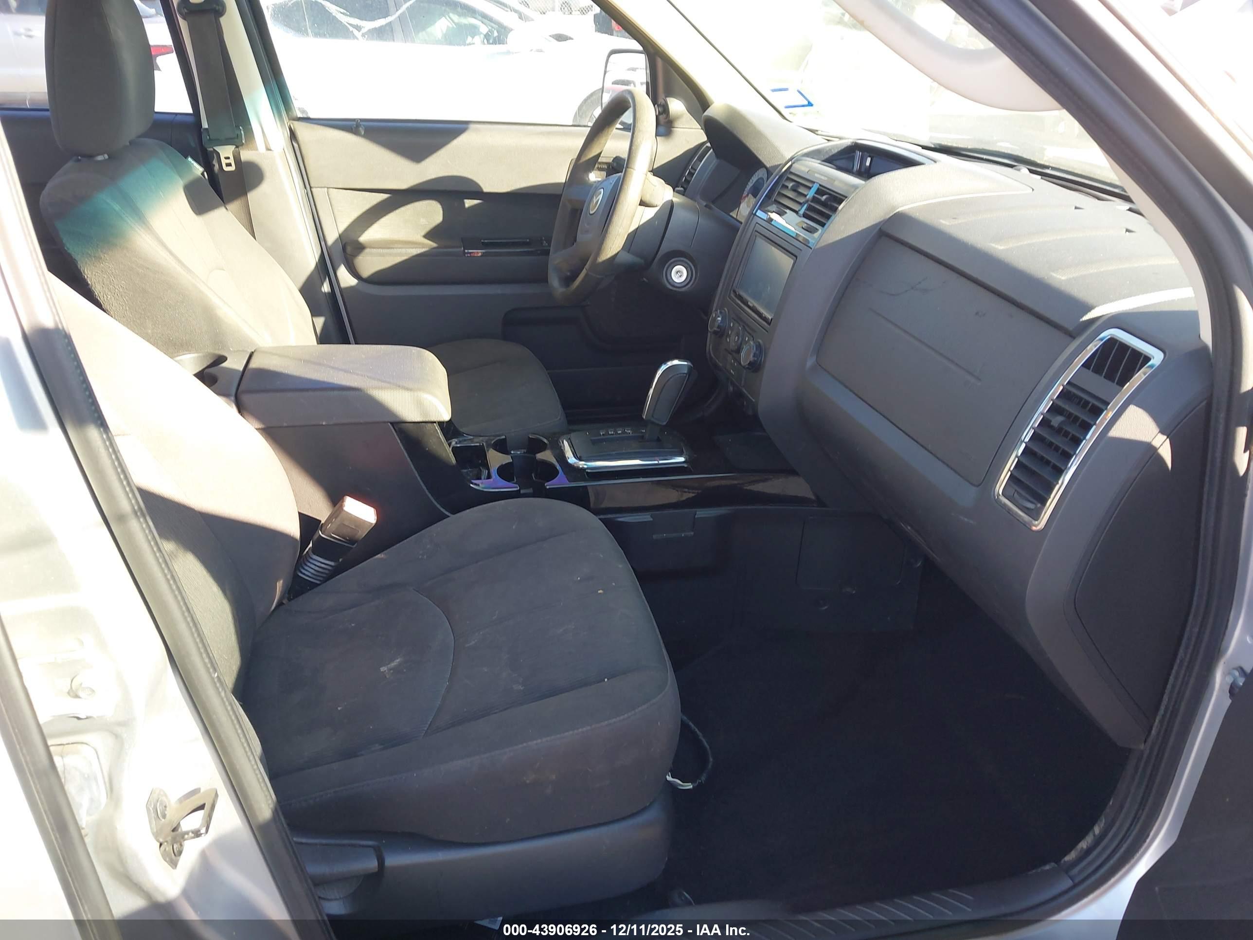 MAZDA TRIBUTE image 5