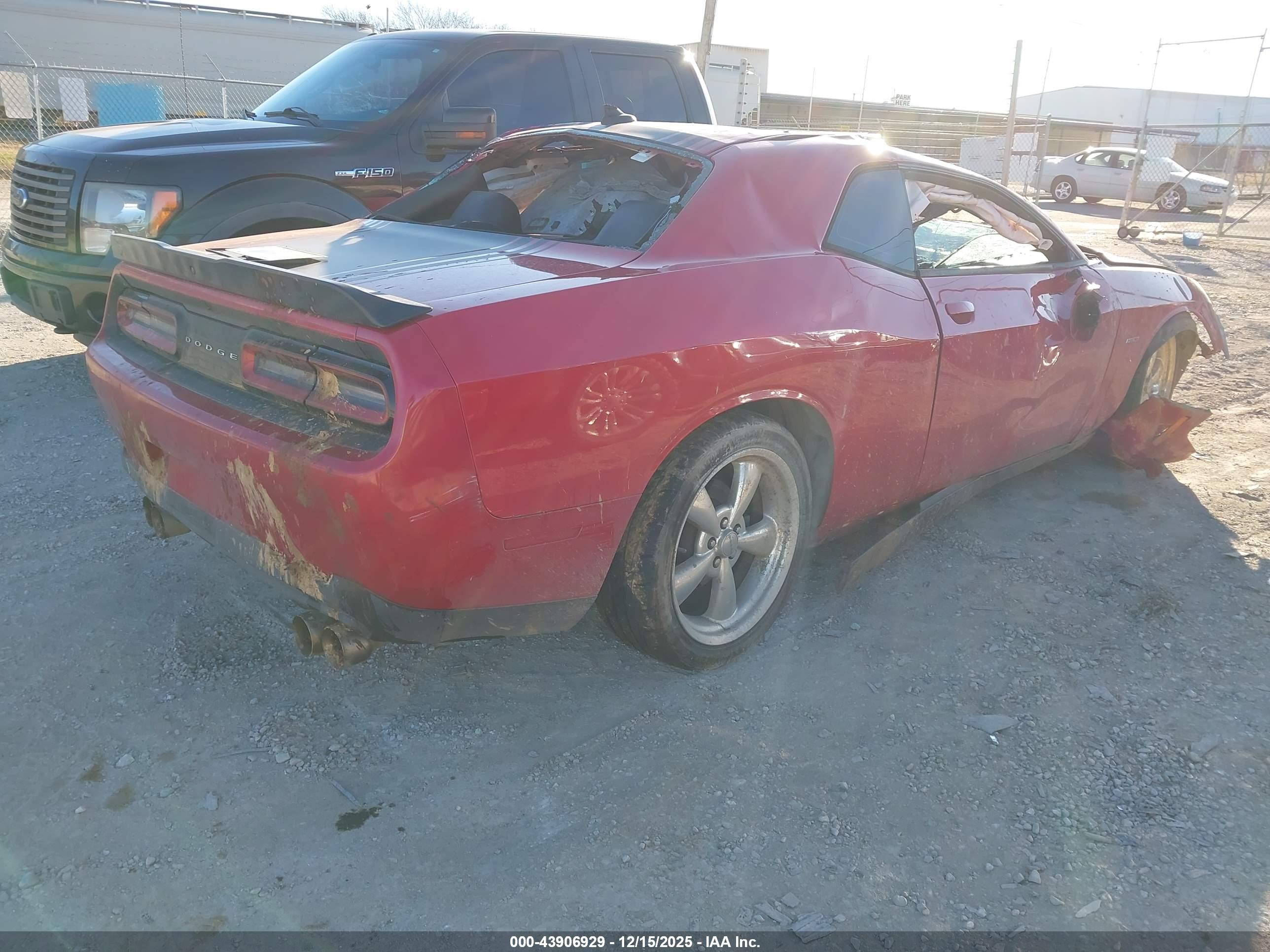 DODGE CHALLENGER image 4