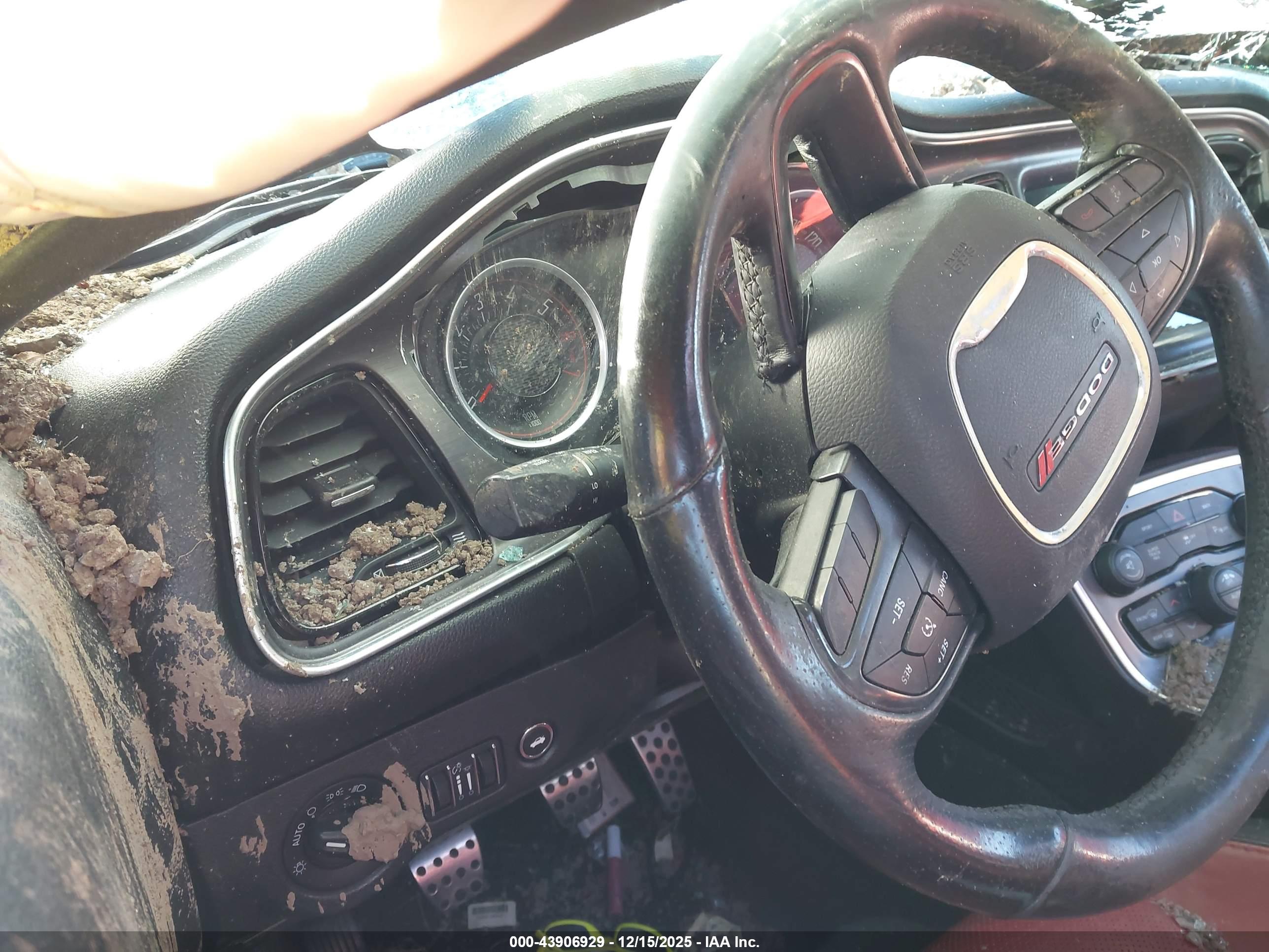 DODGE CHALLENGER image 7