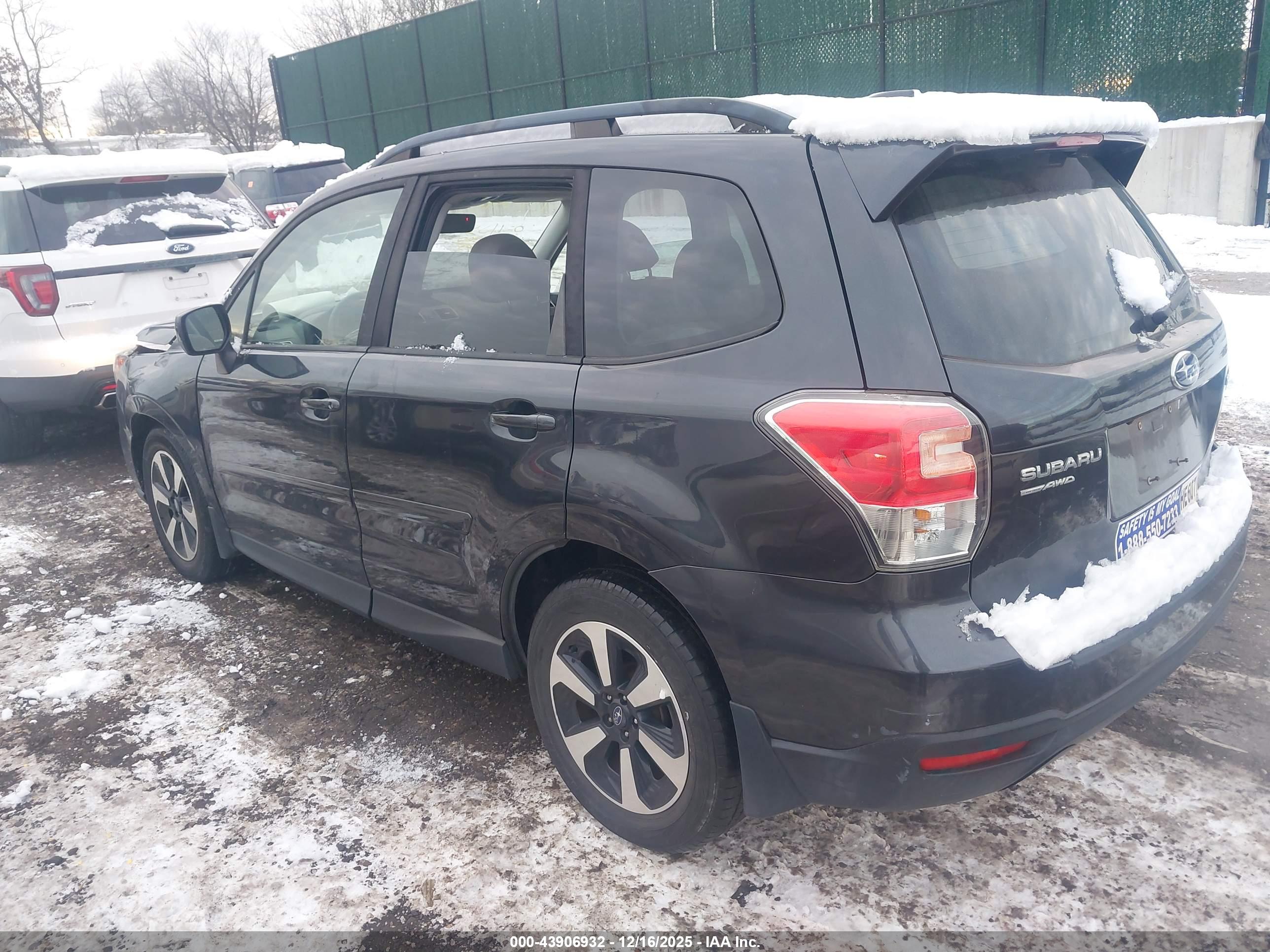 SUBARU FORESTER image 3