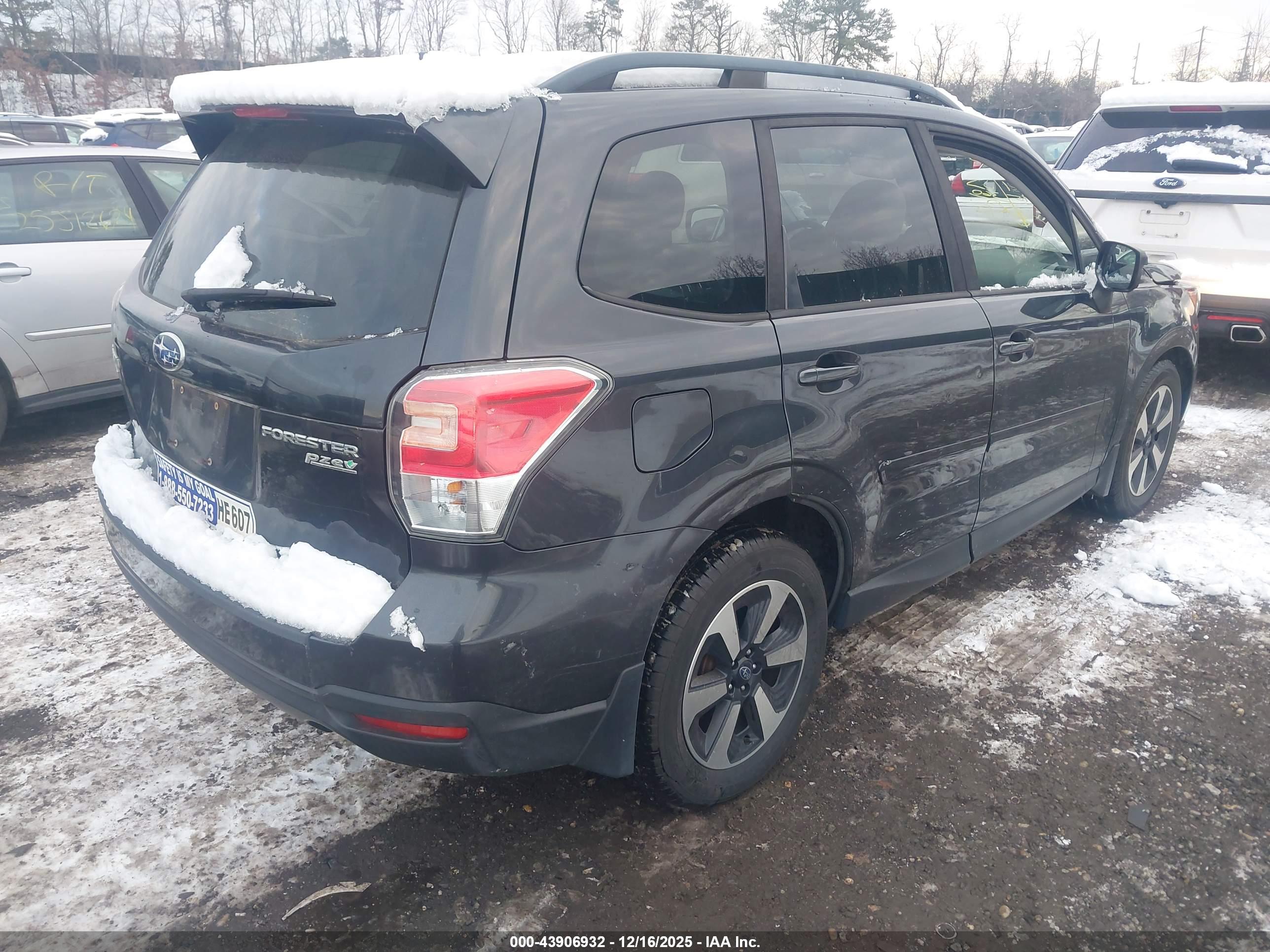 SUBARU FORESTER image 4