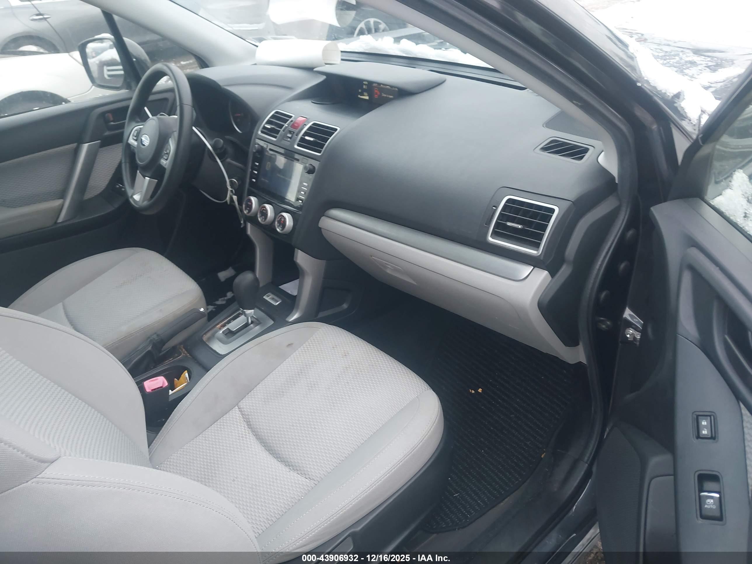 SUBARU FORESTER image 5