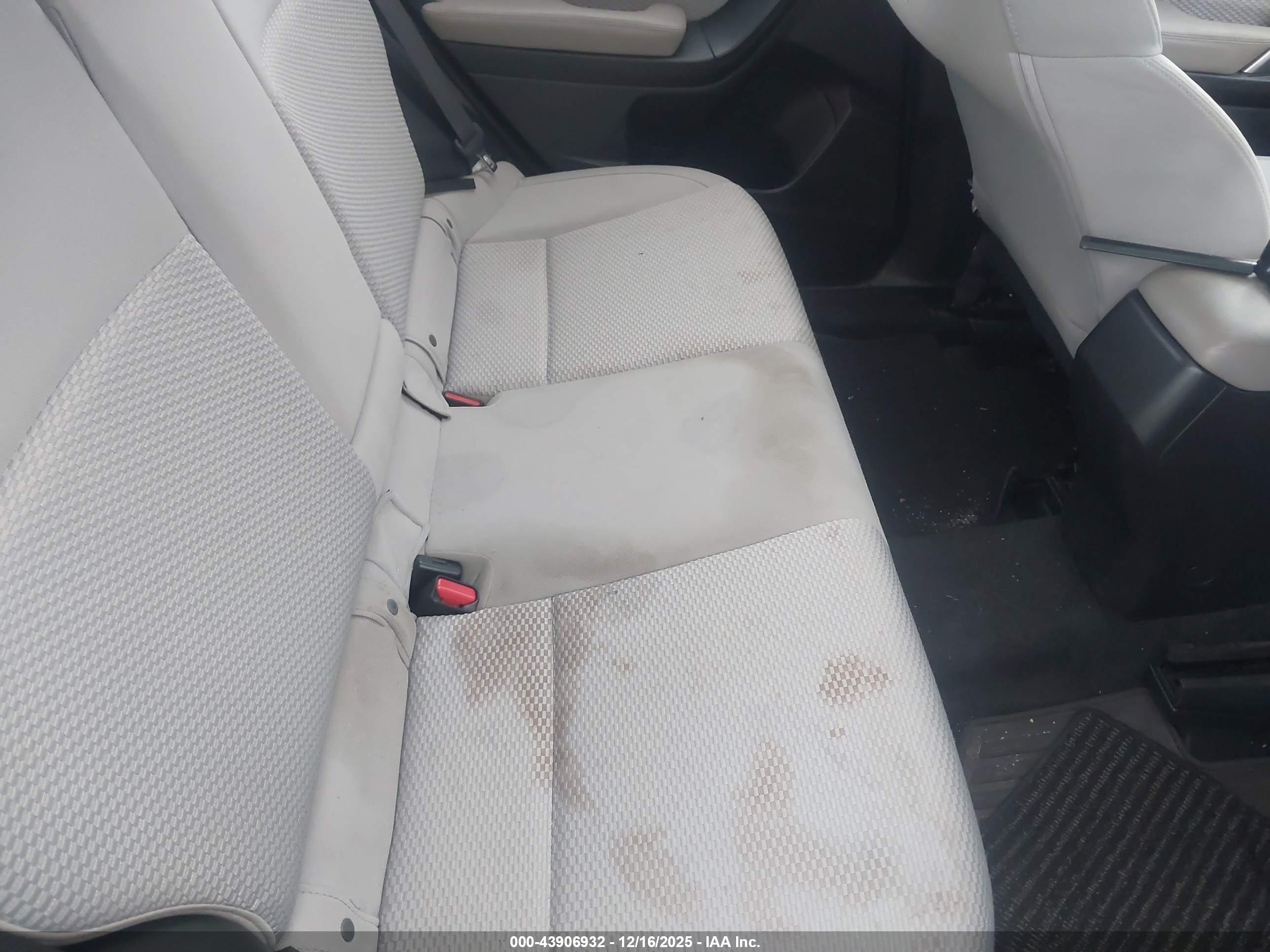 SUBARU FORESTER image 8