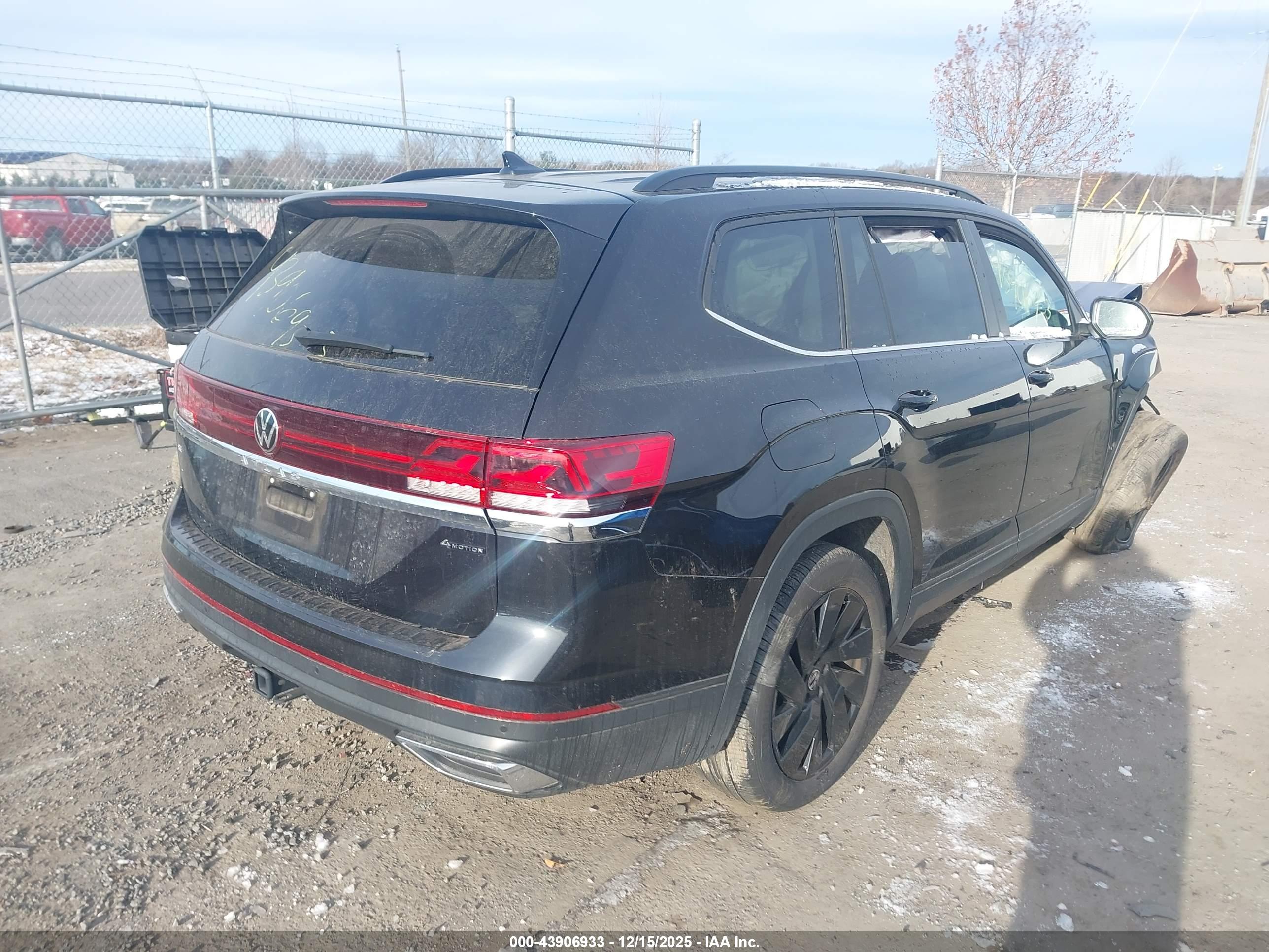 VOLKSWAGEN ATLAS image 4