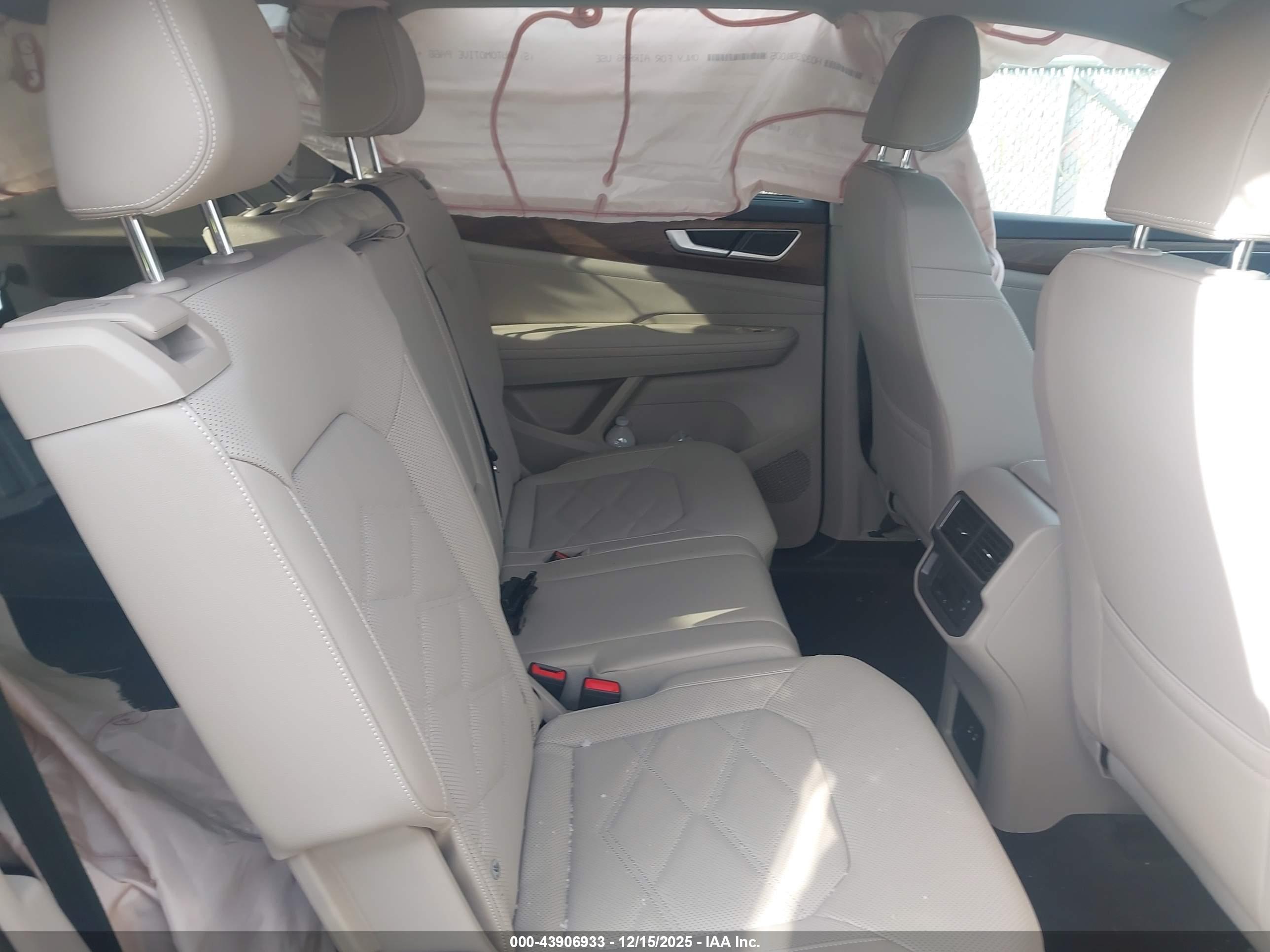 VOLKSWAGEN ATLAS image 8