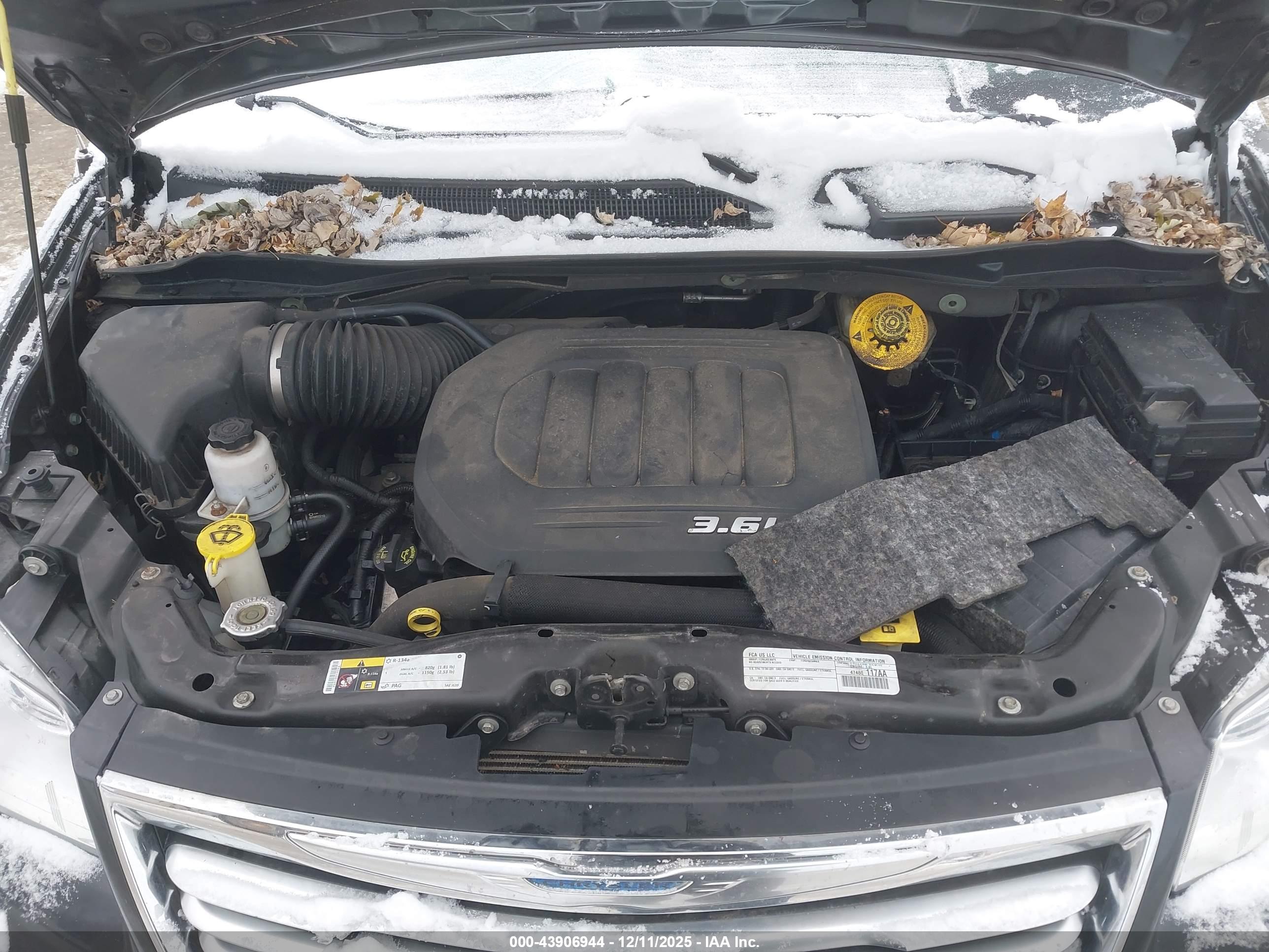 CHRYSLER TOWN image 10
