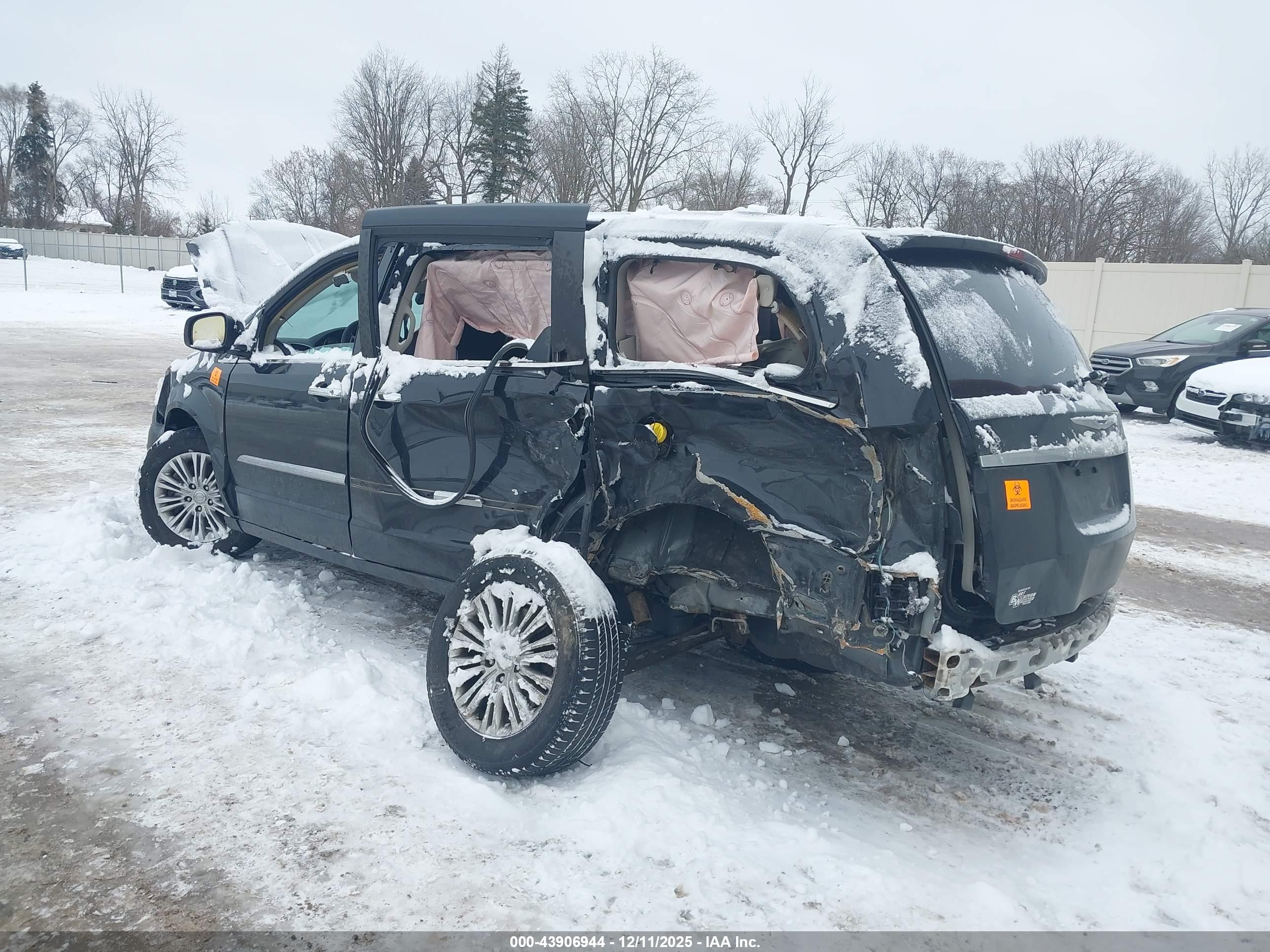 CHRYSLER TOWN image 3