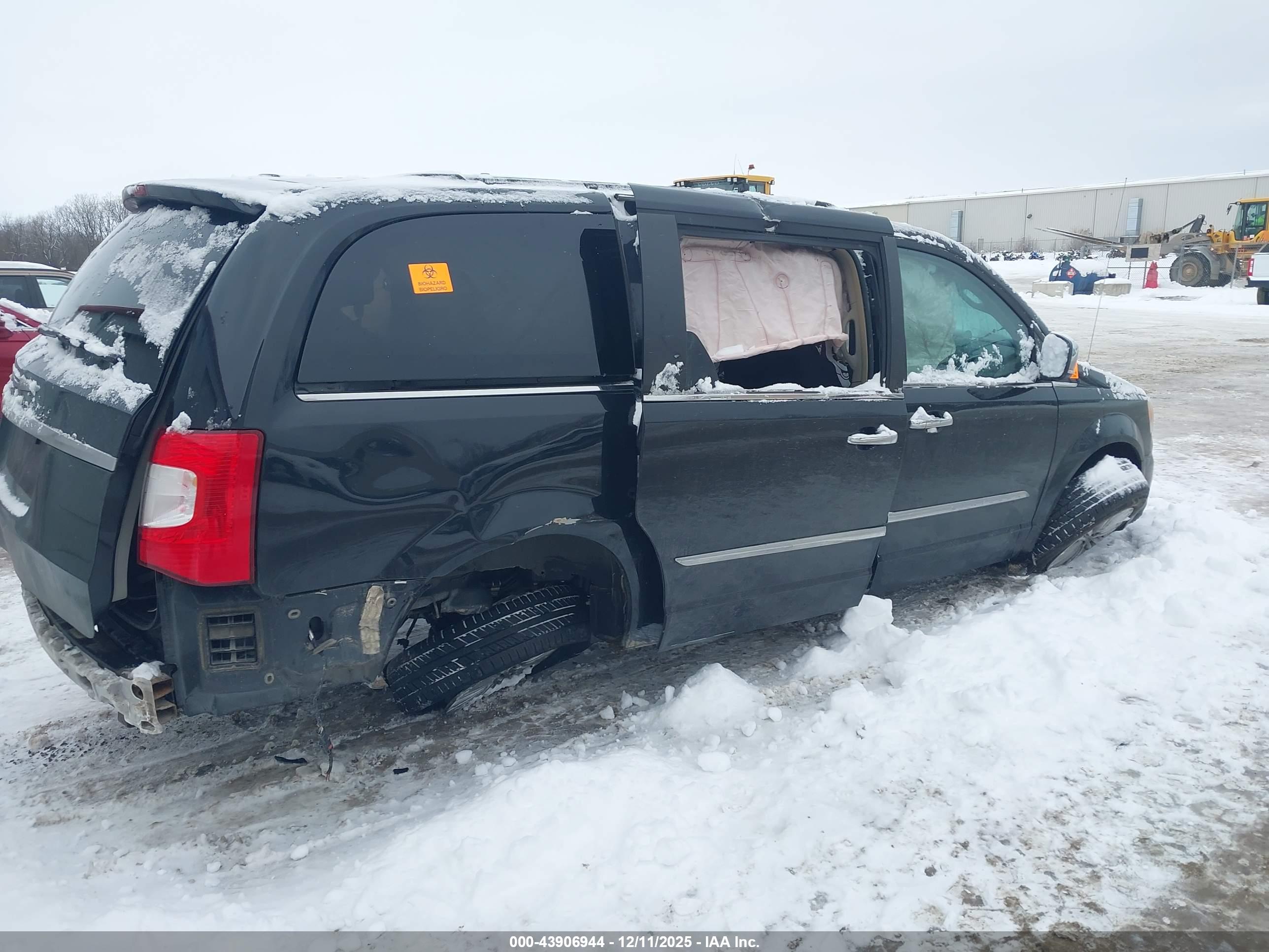 CHRYSLER TOWN image 4