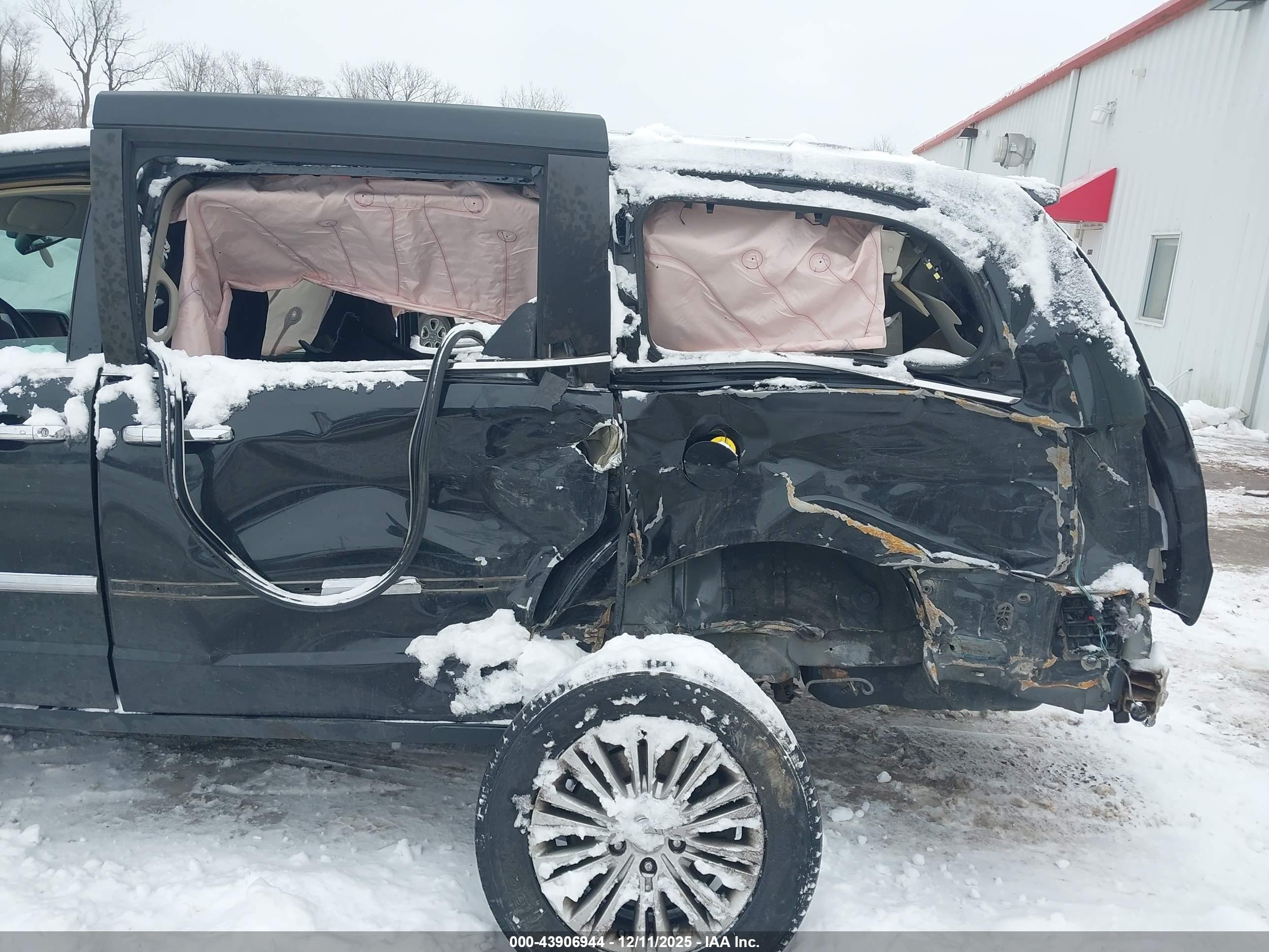 CHRYSLER TOWN image 6