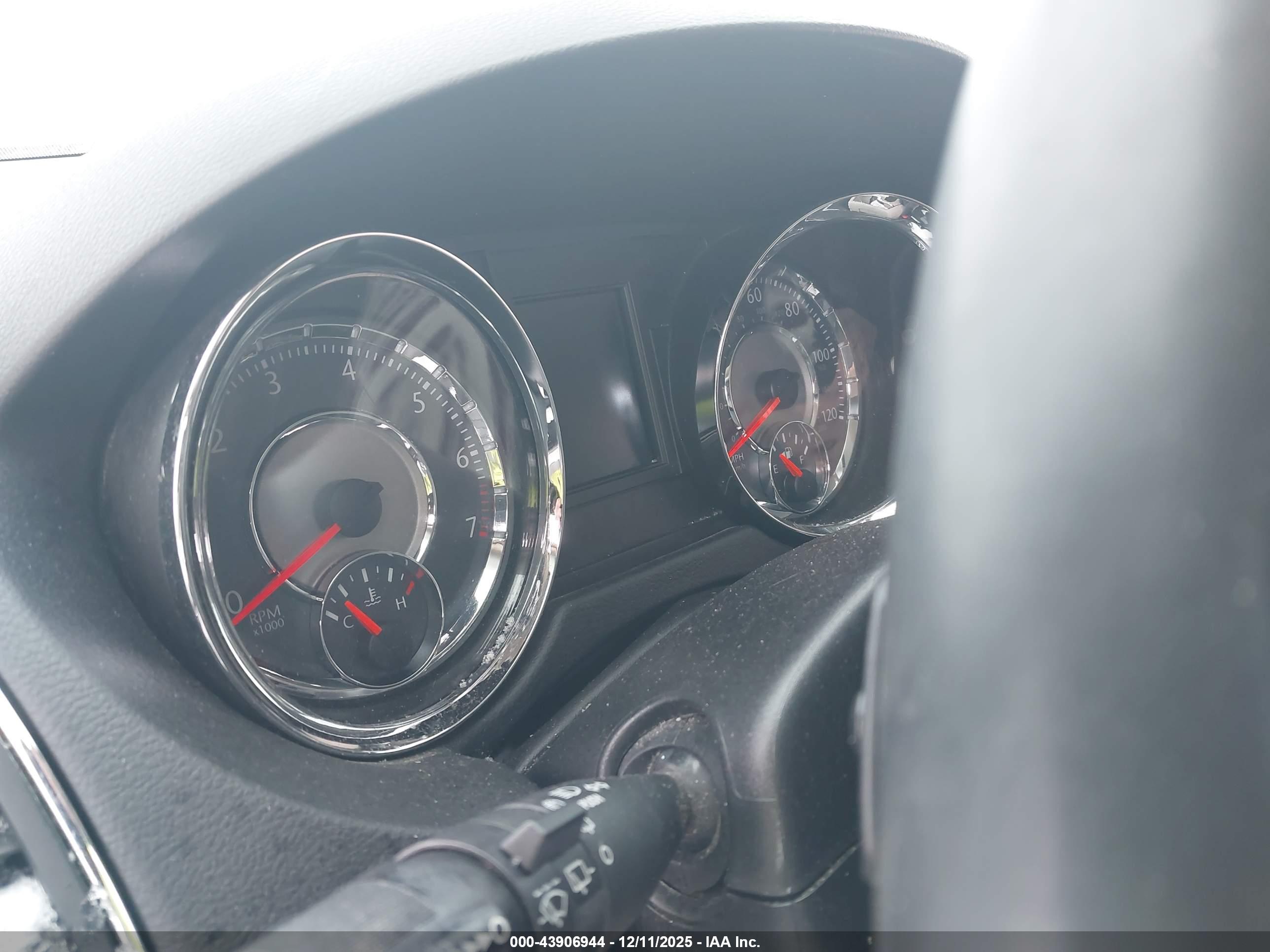CHRYSLER TOWN image 7