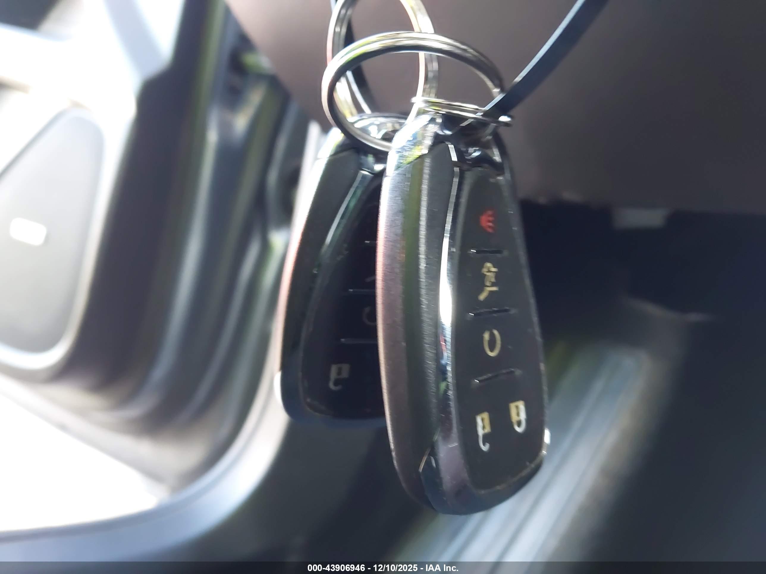 CHEVROLET TRAVERSE image 11