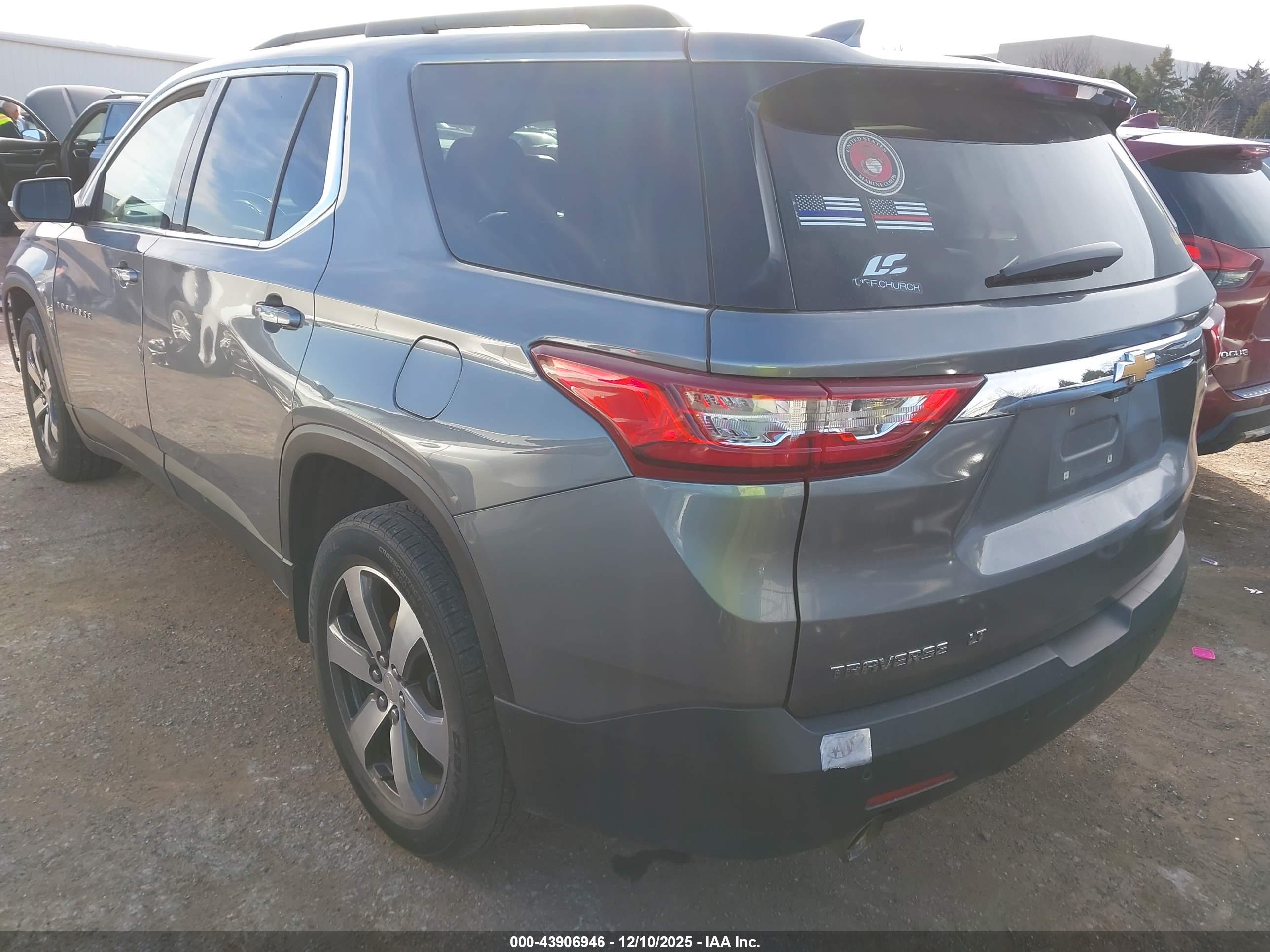 CHEVROLET TRAVERSE image 3