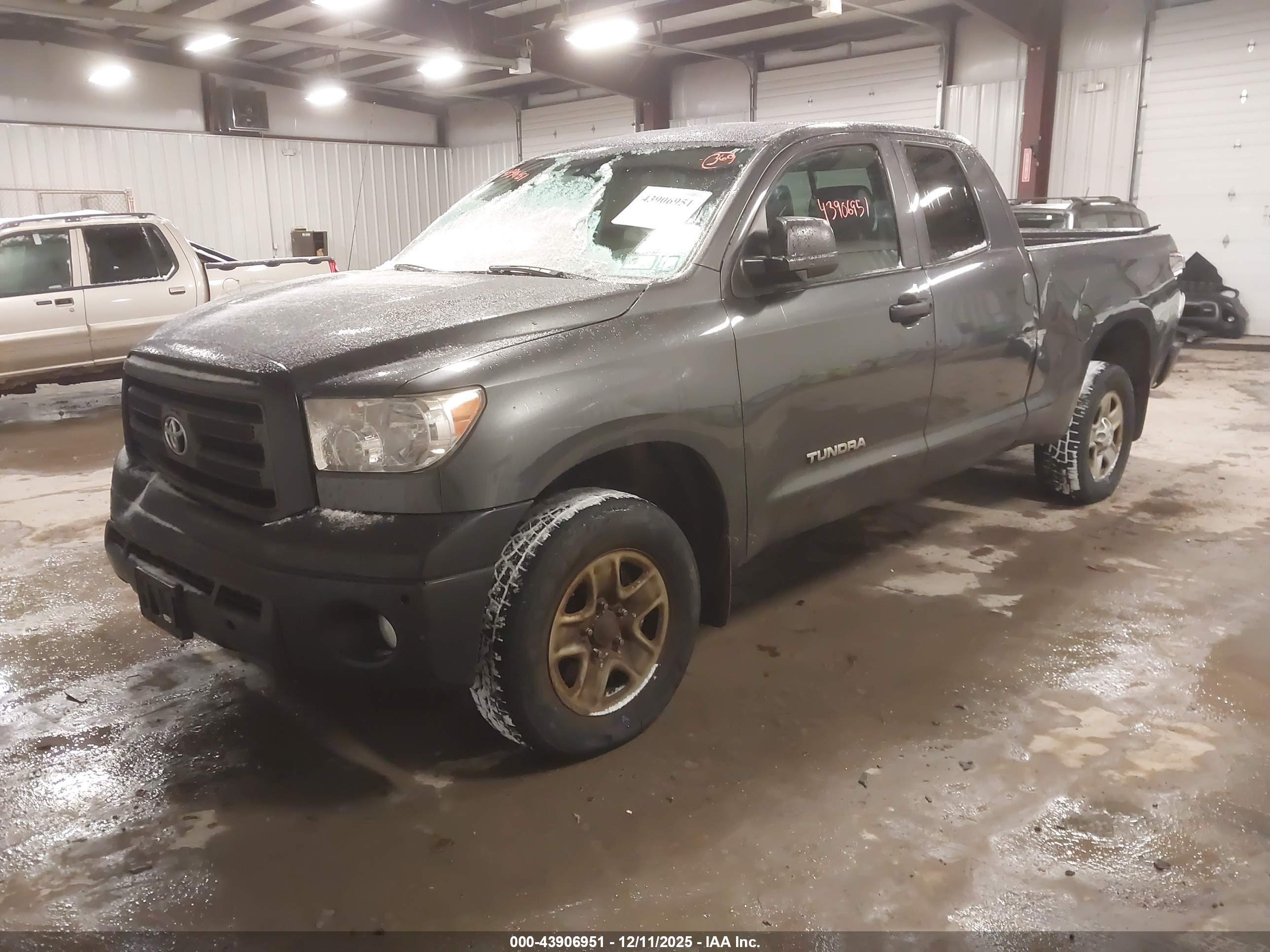TOYOTA TUNDRA image 2