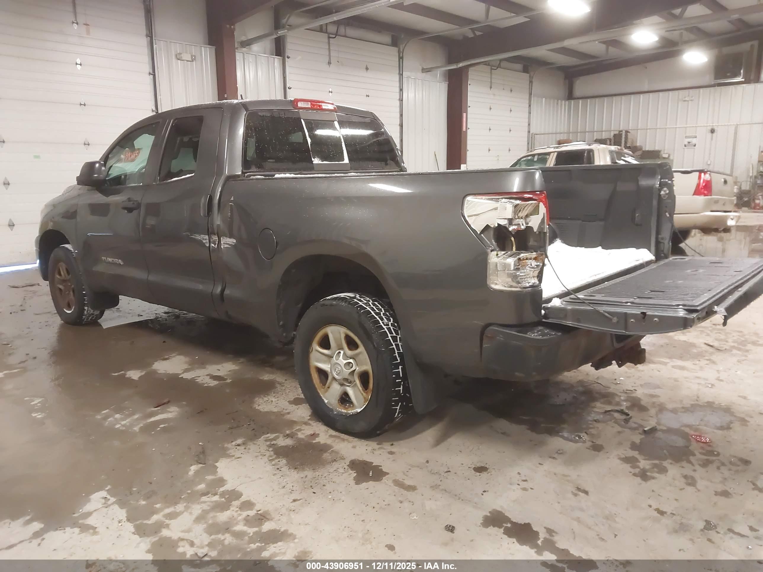 TOYOTA TUNDRA image 3