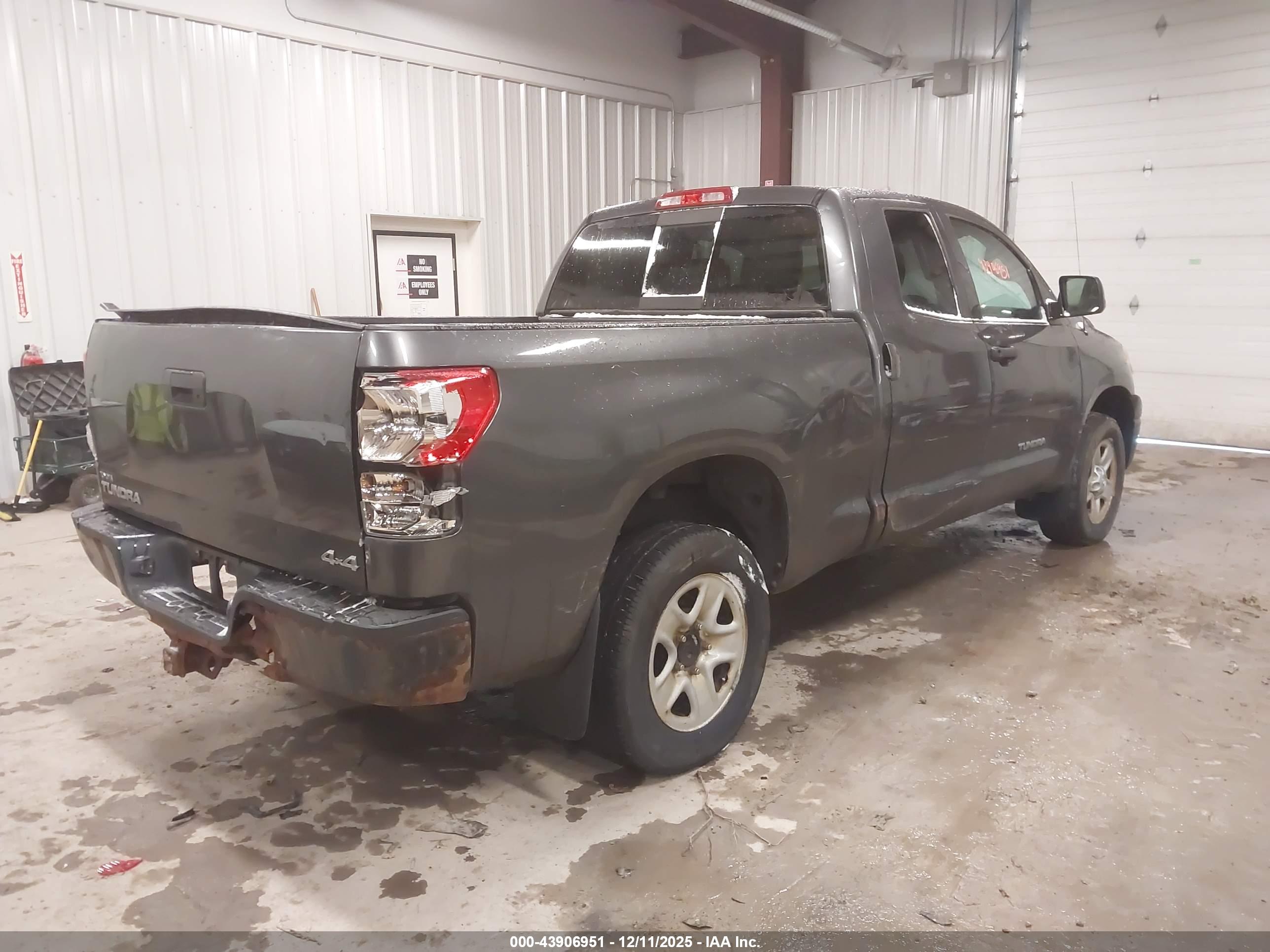 TOYOTA TUNDRA image 4