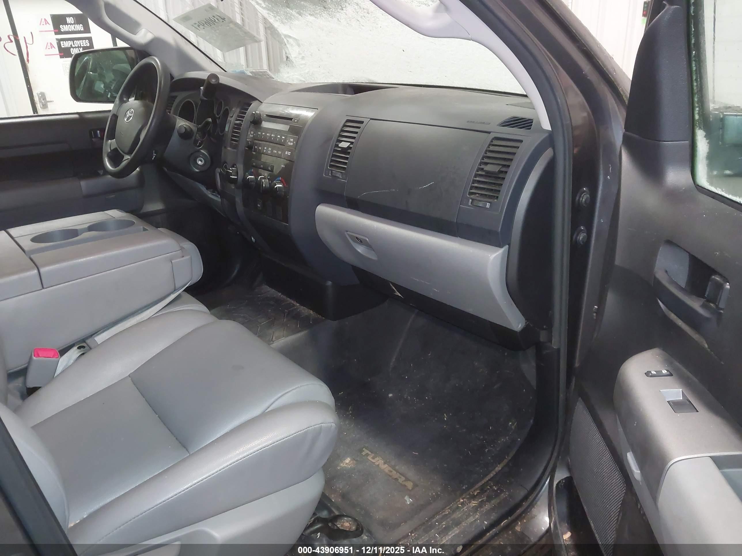 TOYOTA TUNDRA image 5
