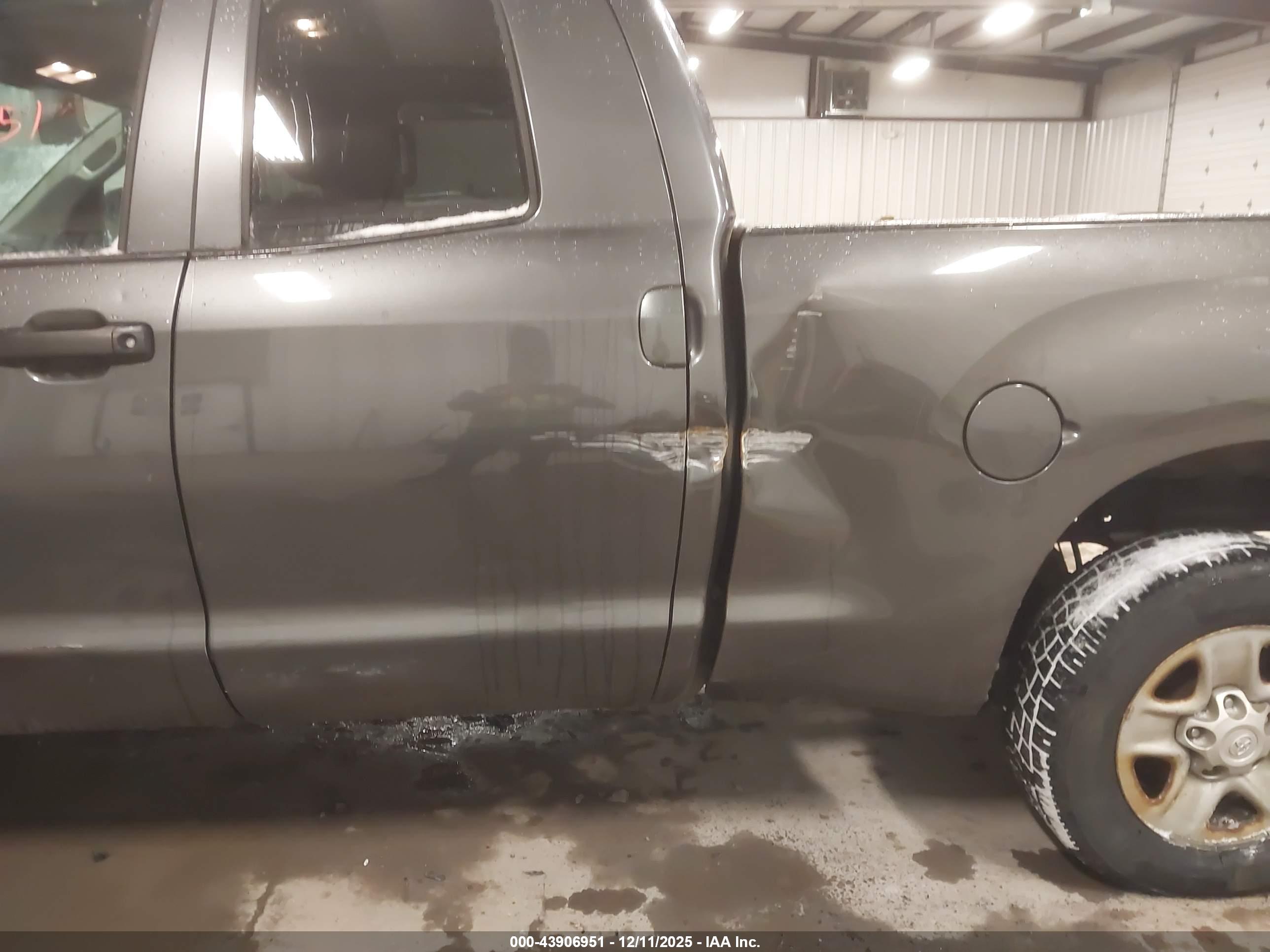 TOYOTA TUNDRA image 6