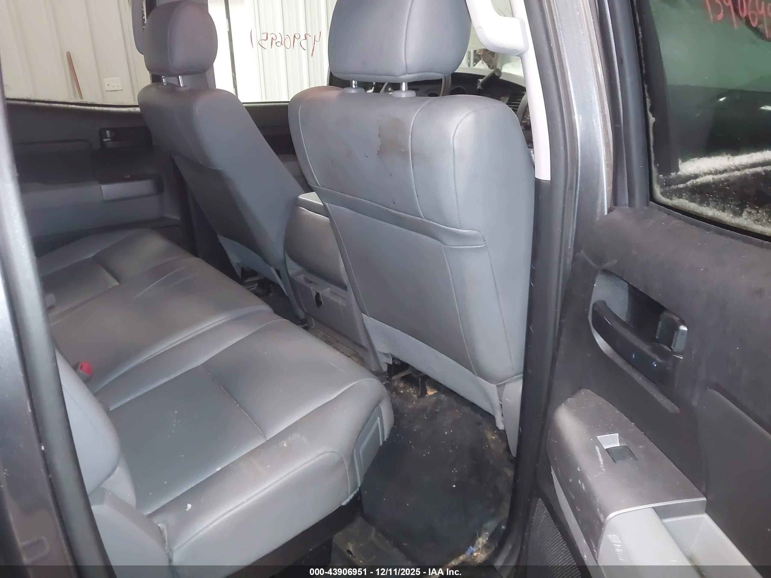 TOYOTA TUNDRA image 8