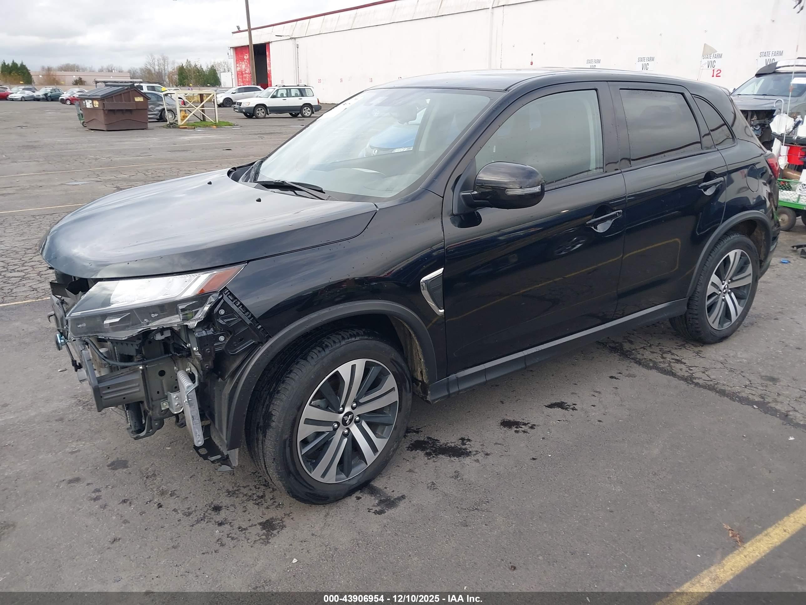 MITSUBISHI OUTLANDER image 2
