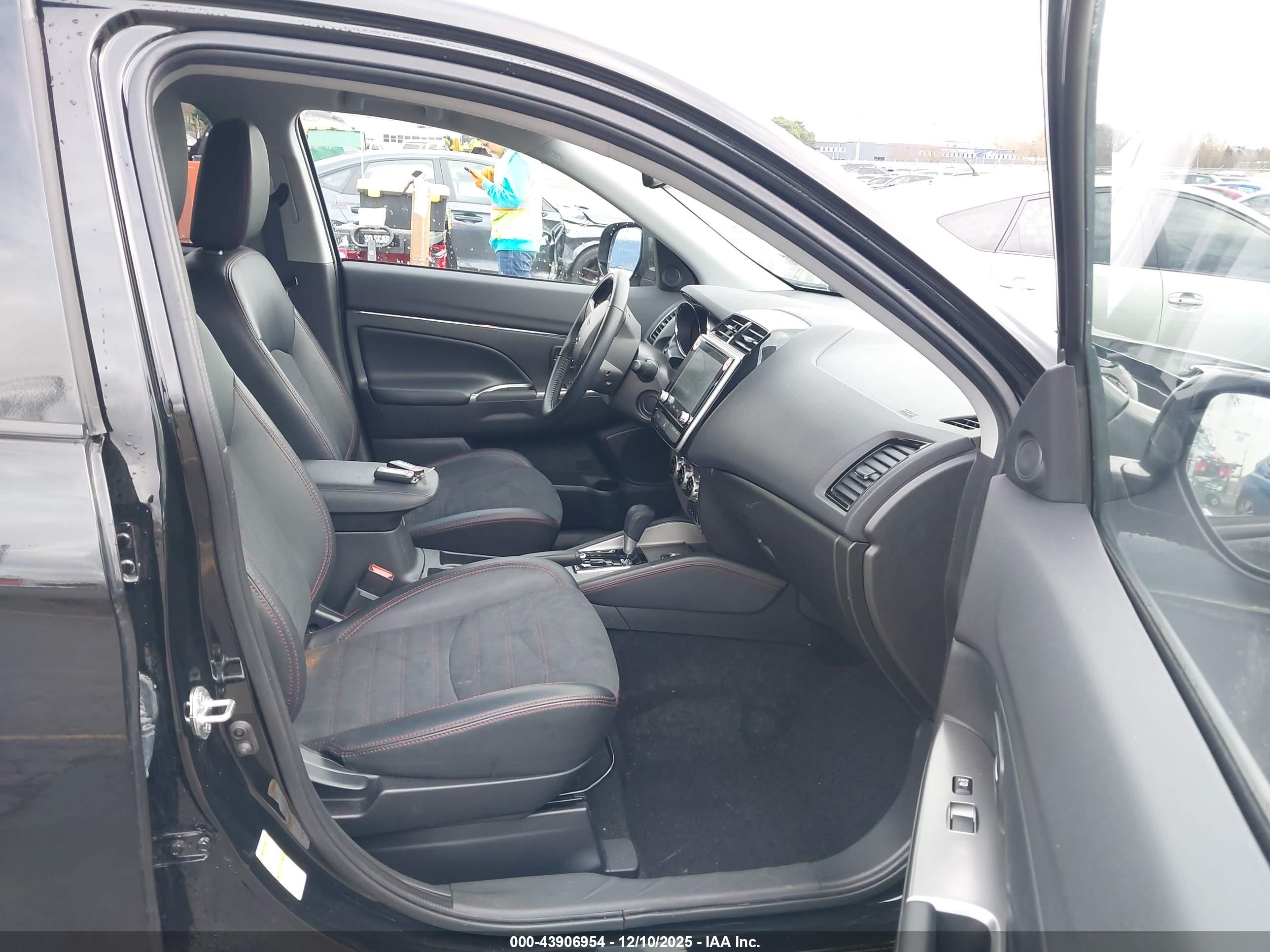 MITSUBISHI OUTLANDER image 5