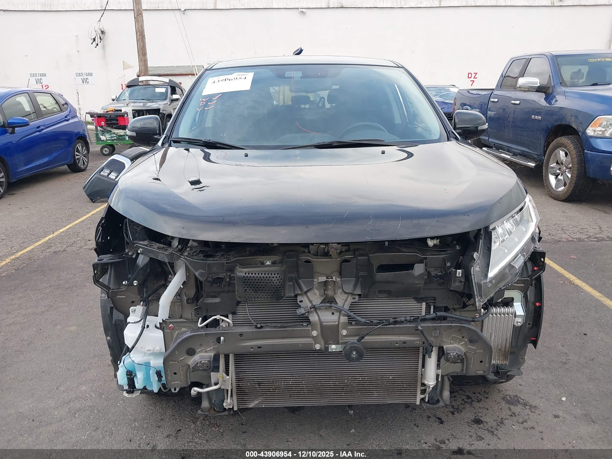 MITSUBISHI OUTLANDER image 6