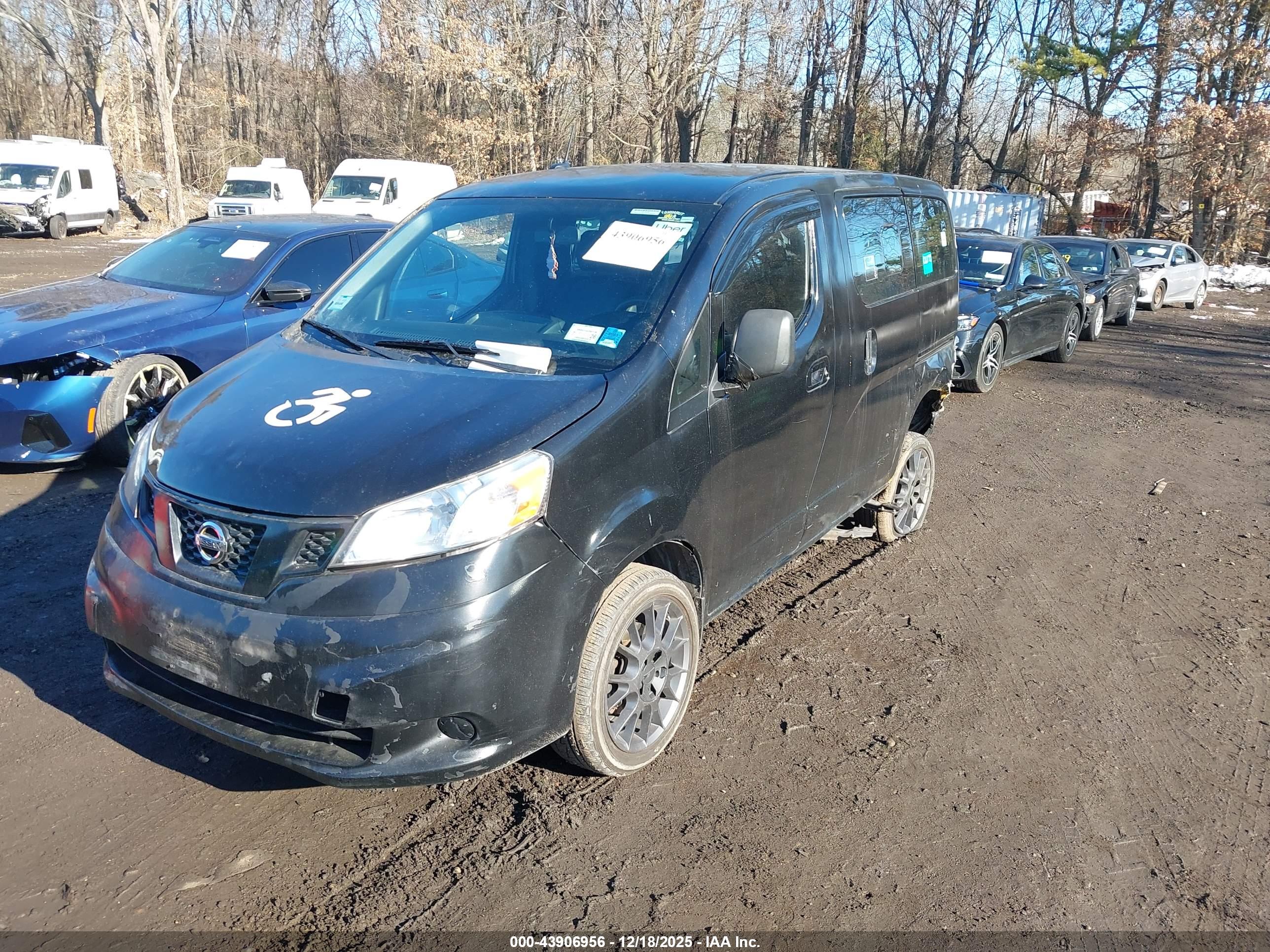 NISSAN NV200 image 2