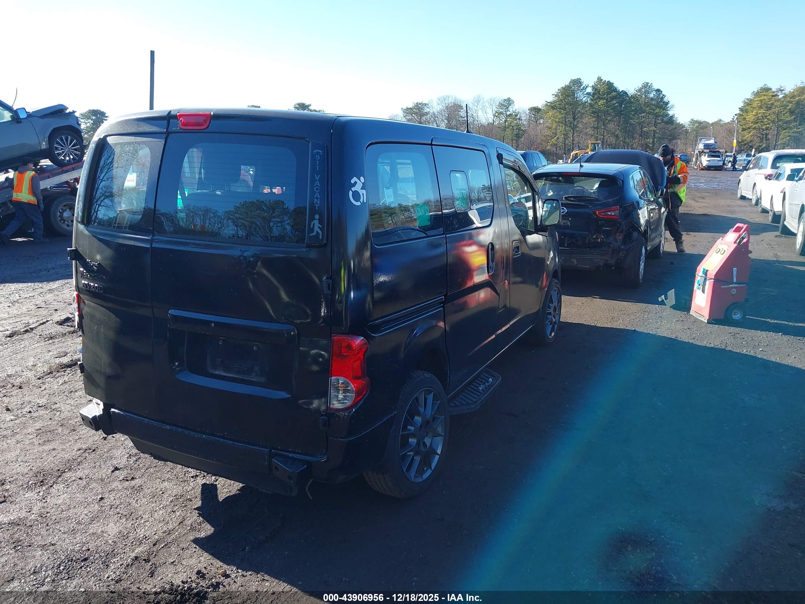 NISSAN NV200 image 4