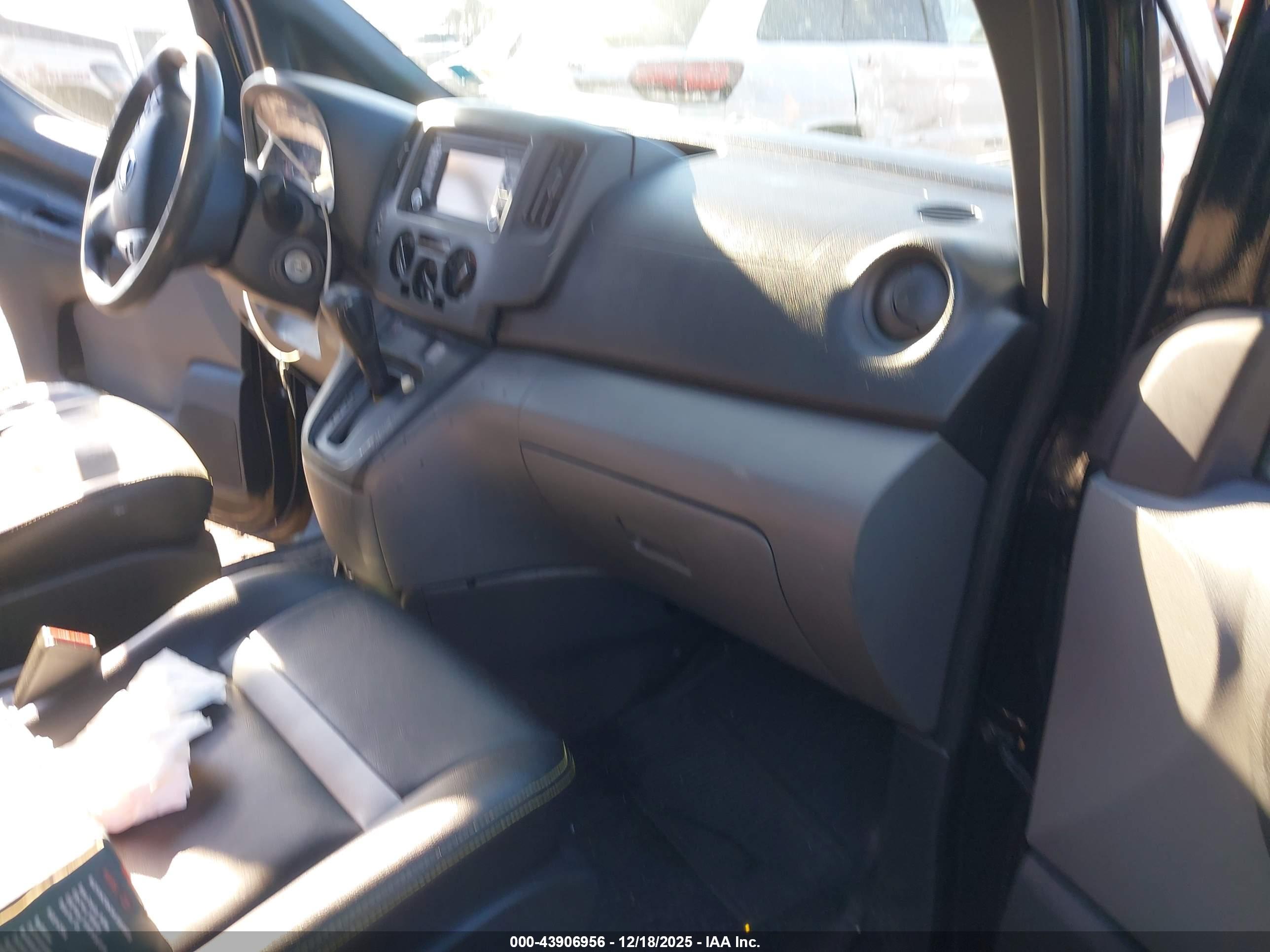 NISSAN NV200 image 5
