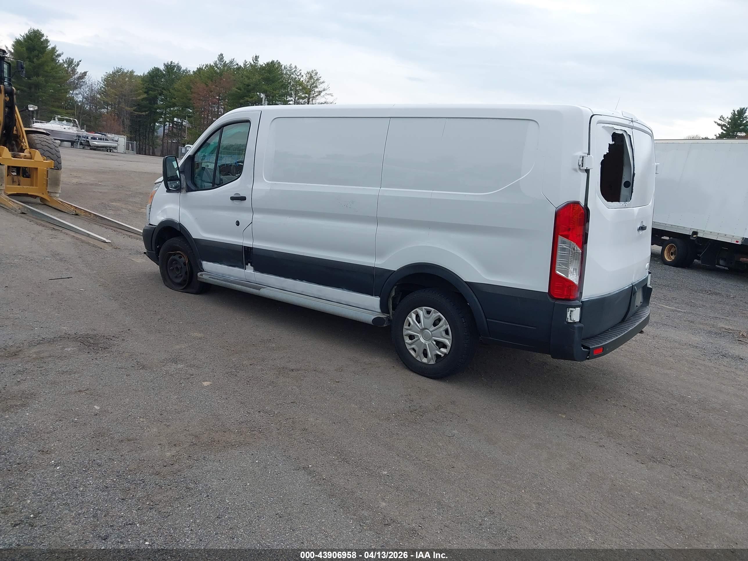 FORD TRANSIT-250 image 3