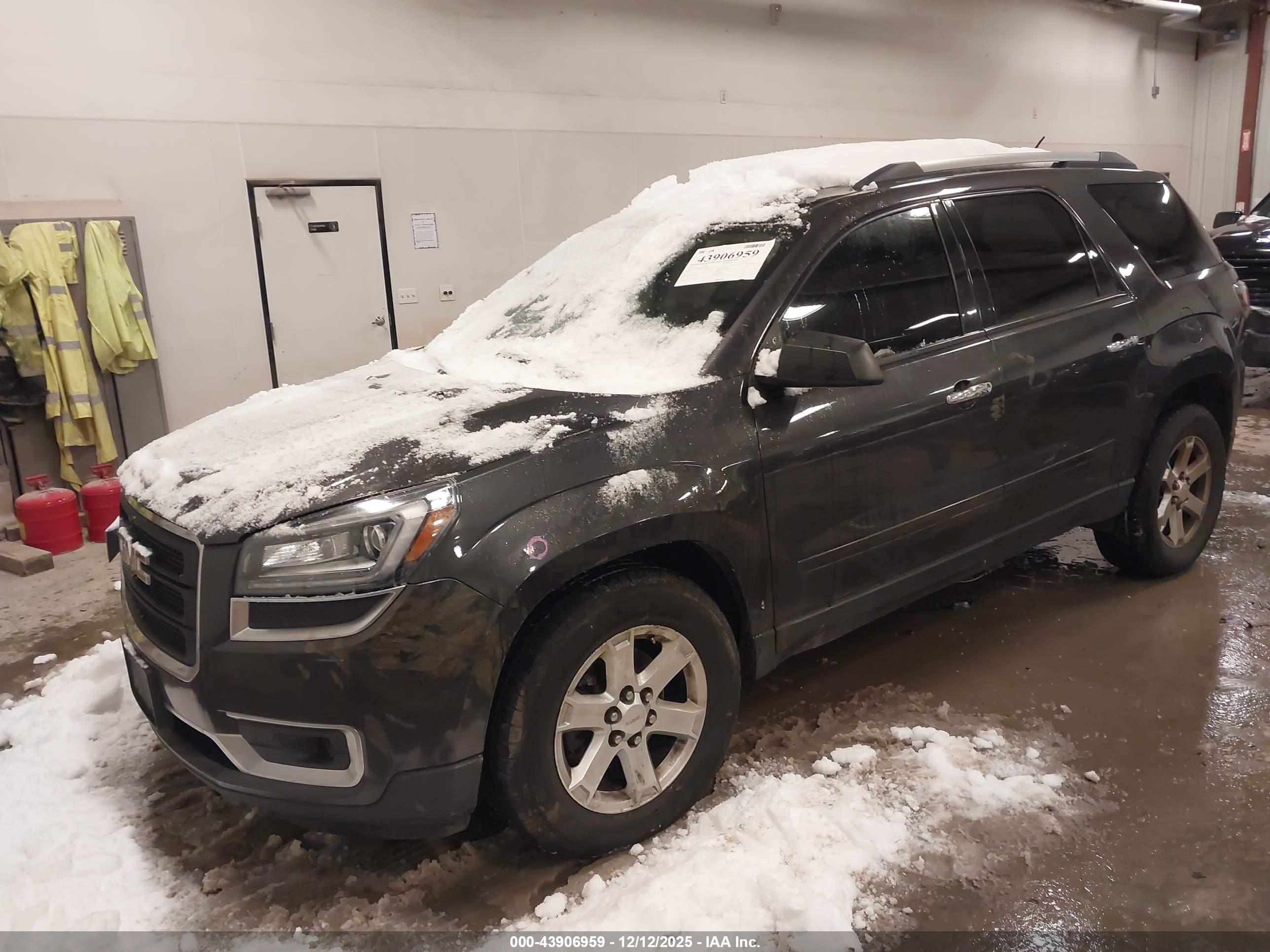 GMC ACADIA image 2