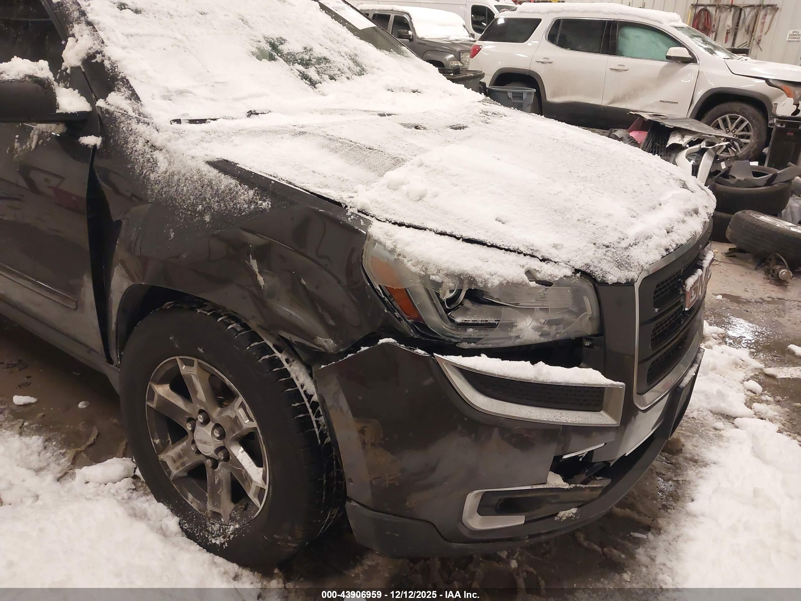 GMC ACADIA image 6