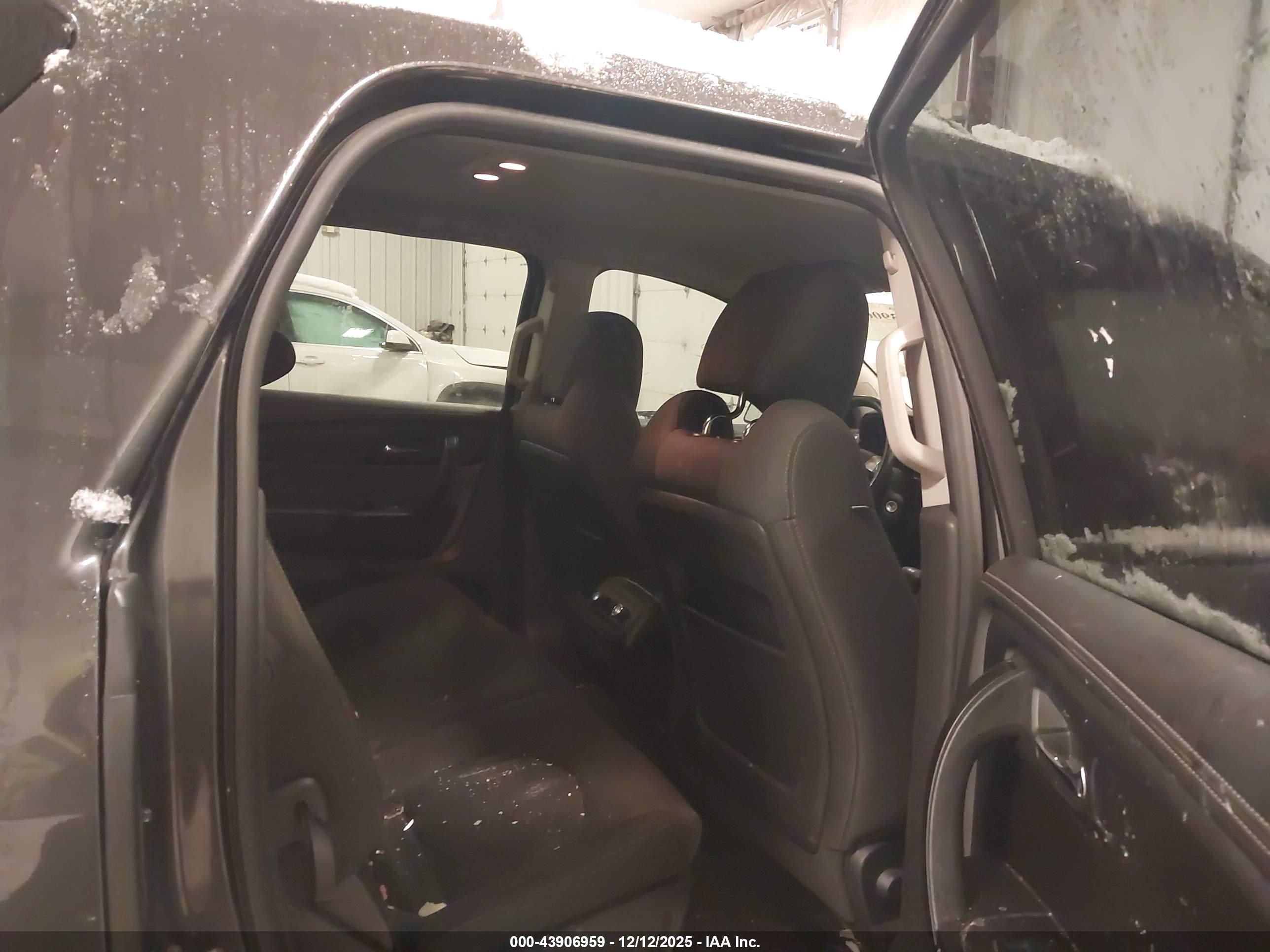 GMC ACADIA image 8
