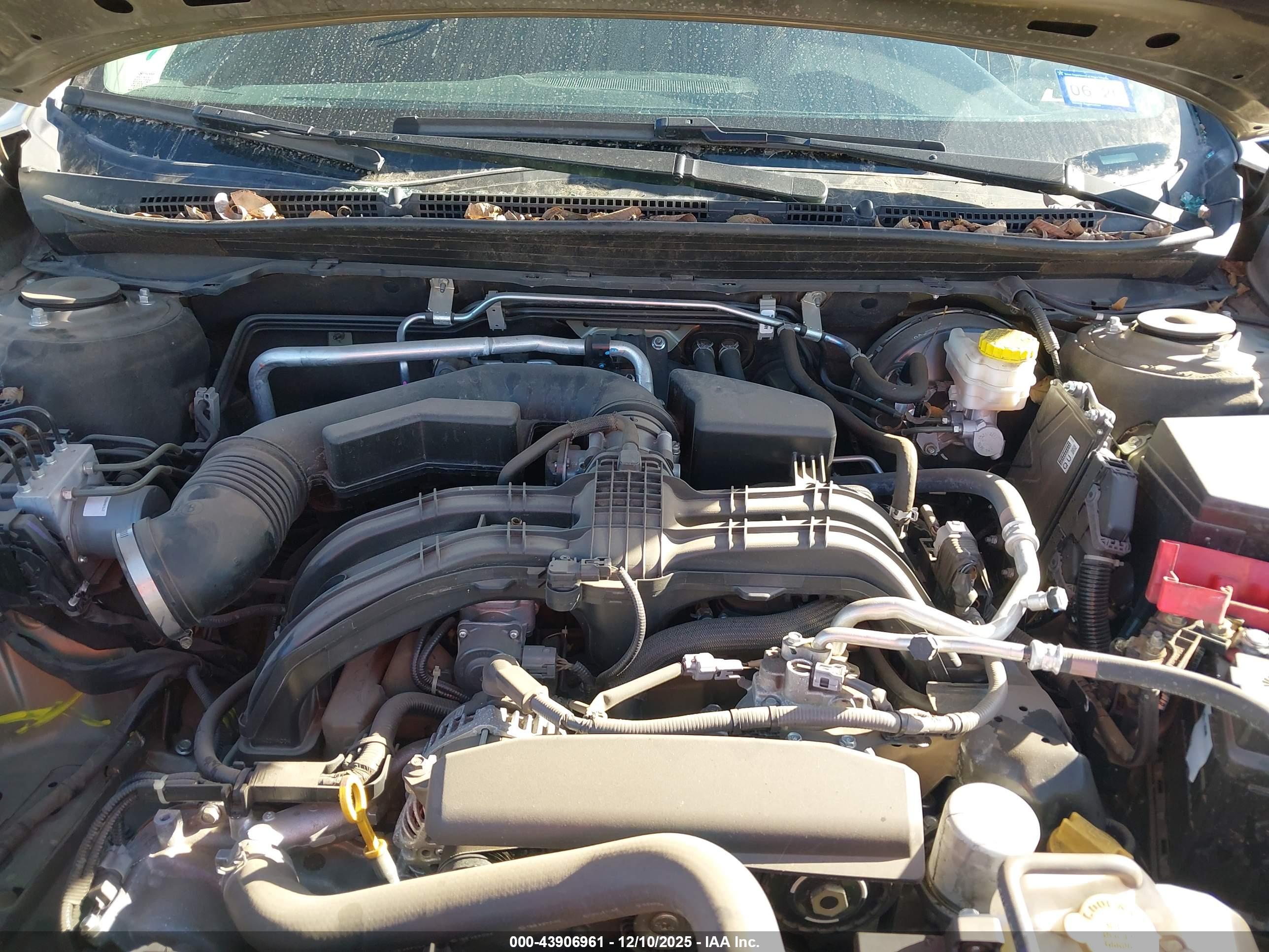 SUBARU OUTBACK image 10